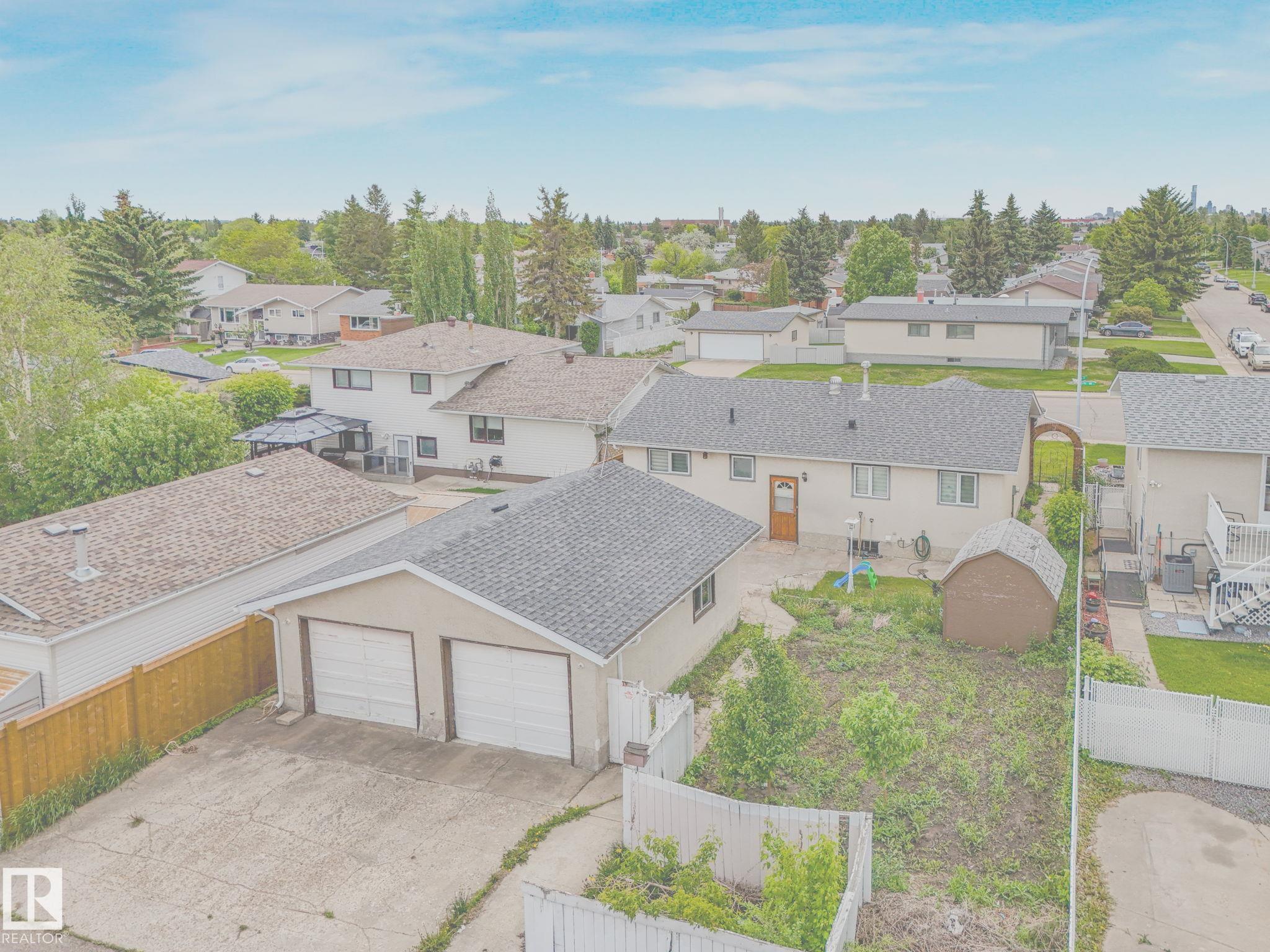 Photo 60 at 9528 151 Avenue NW, Evansdale, Edmonton