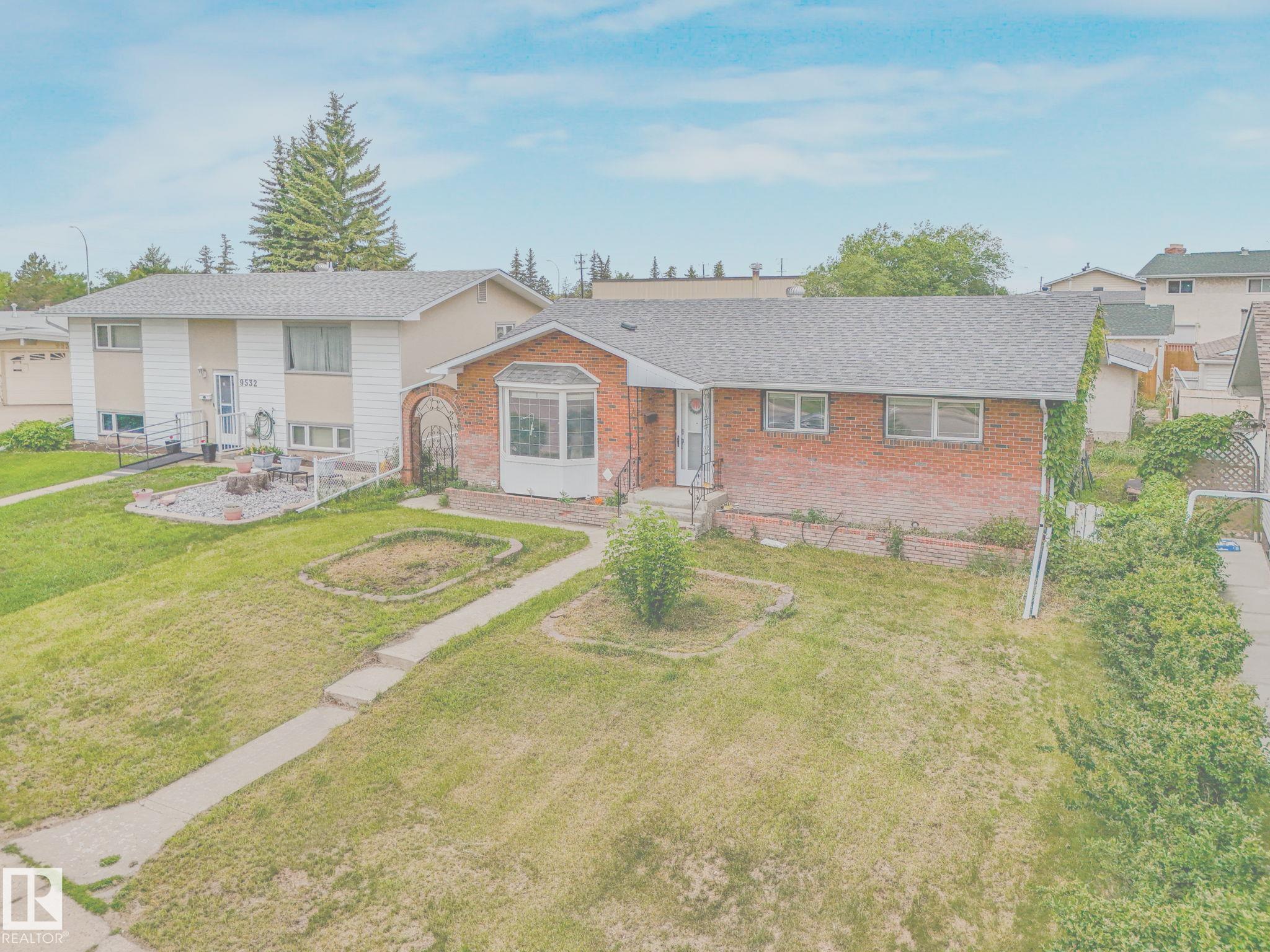 Photo 7 at 9528 151 Avenue NW, Evansdale, Edmonton