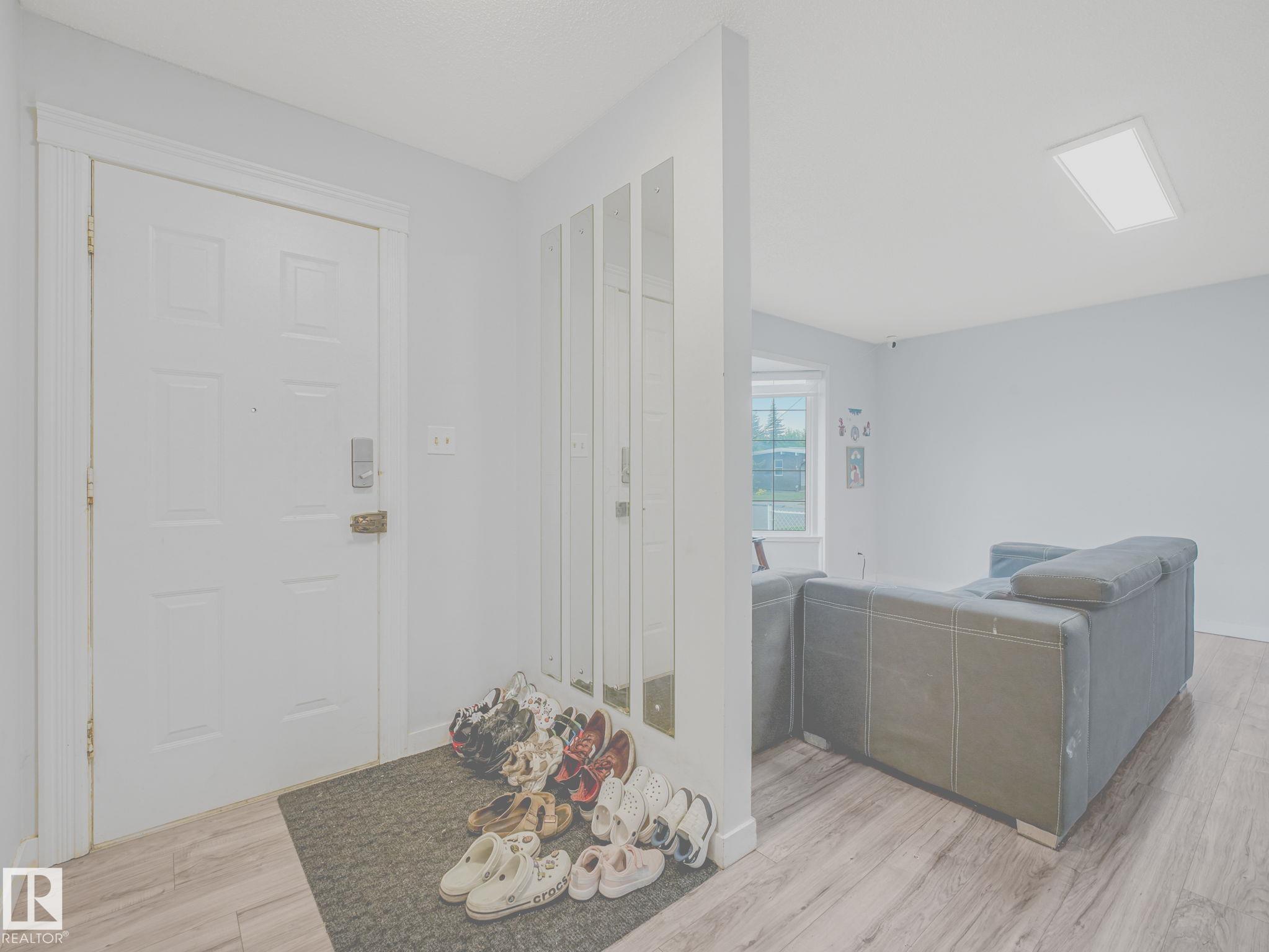Photo 8 at 9528 151 Avenue NW, Evansdale, Edmonton