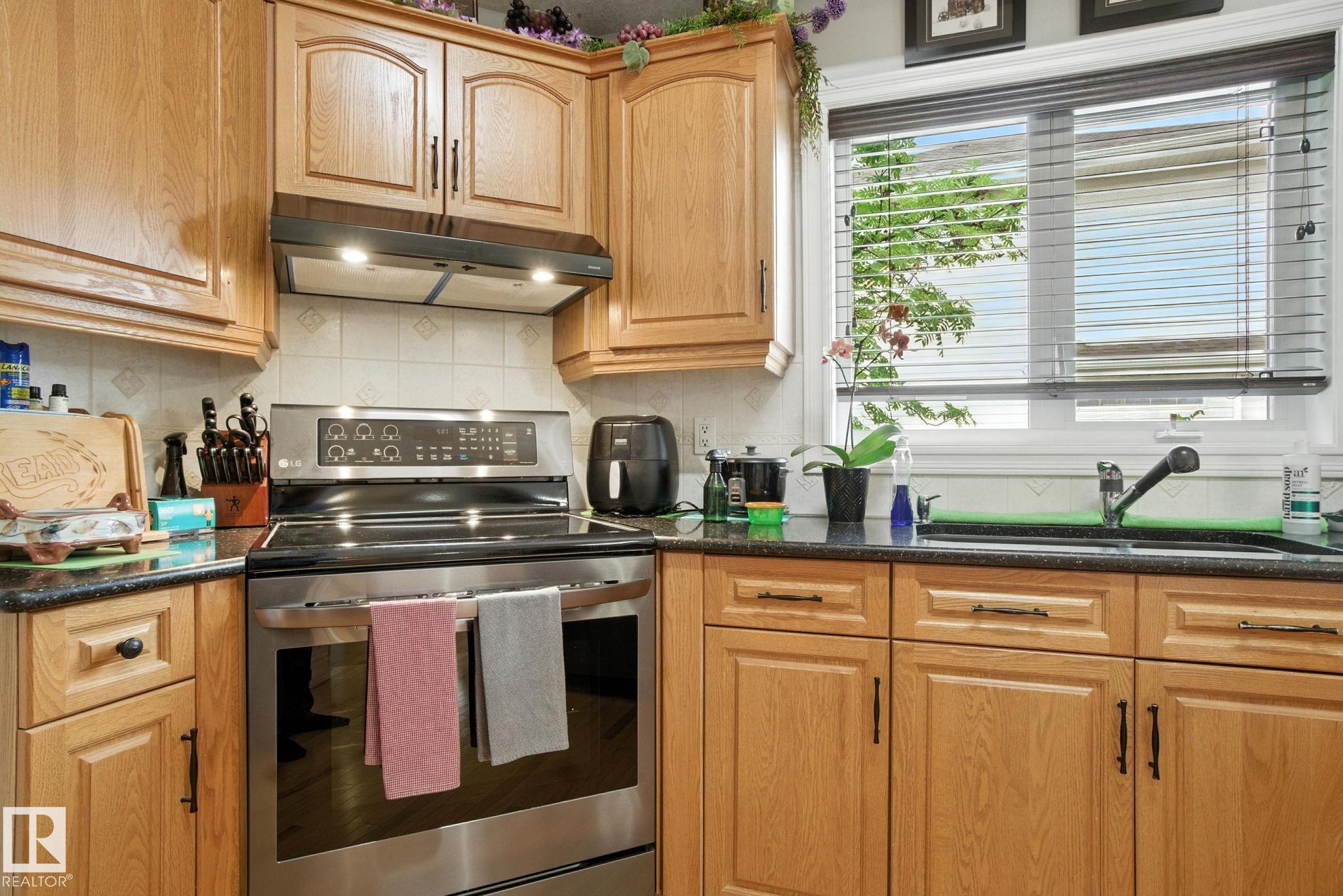 Photo 14 at 11604 15 Avenue NW, Twin Brooks, Edmonton