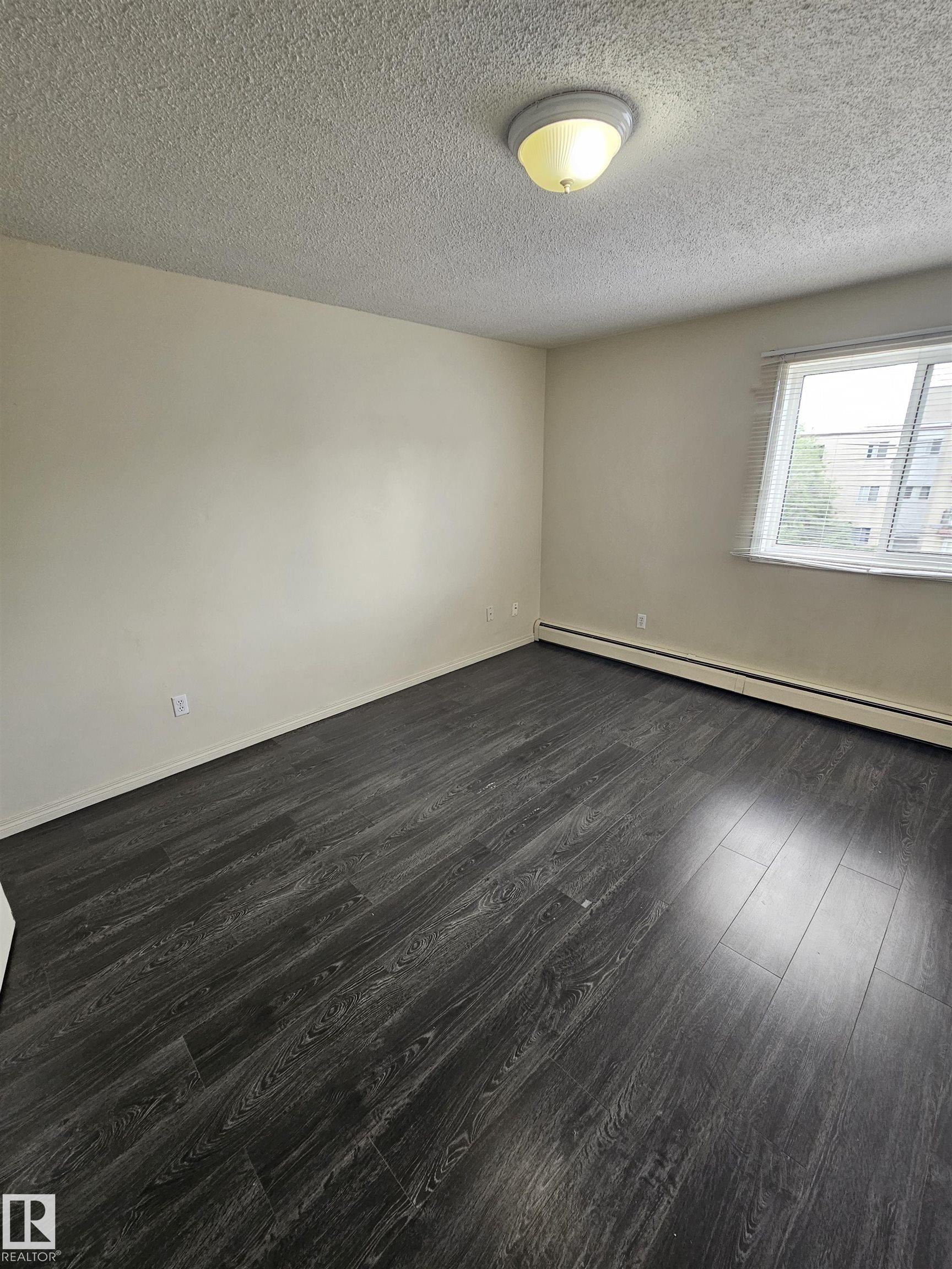 Photo 10 at 401 - 10615 110 Street NW, Queen Mary Park, Edmonton