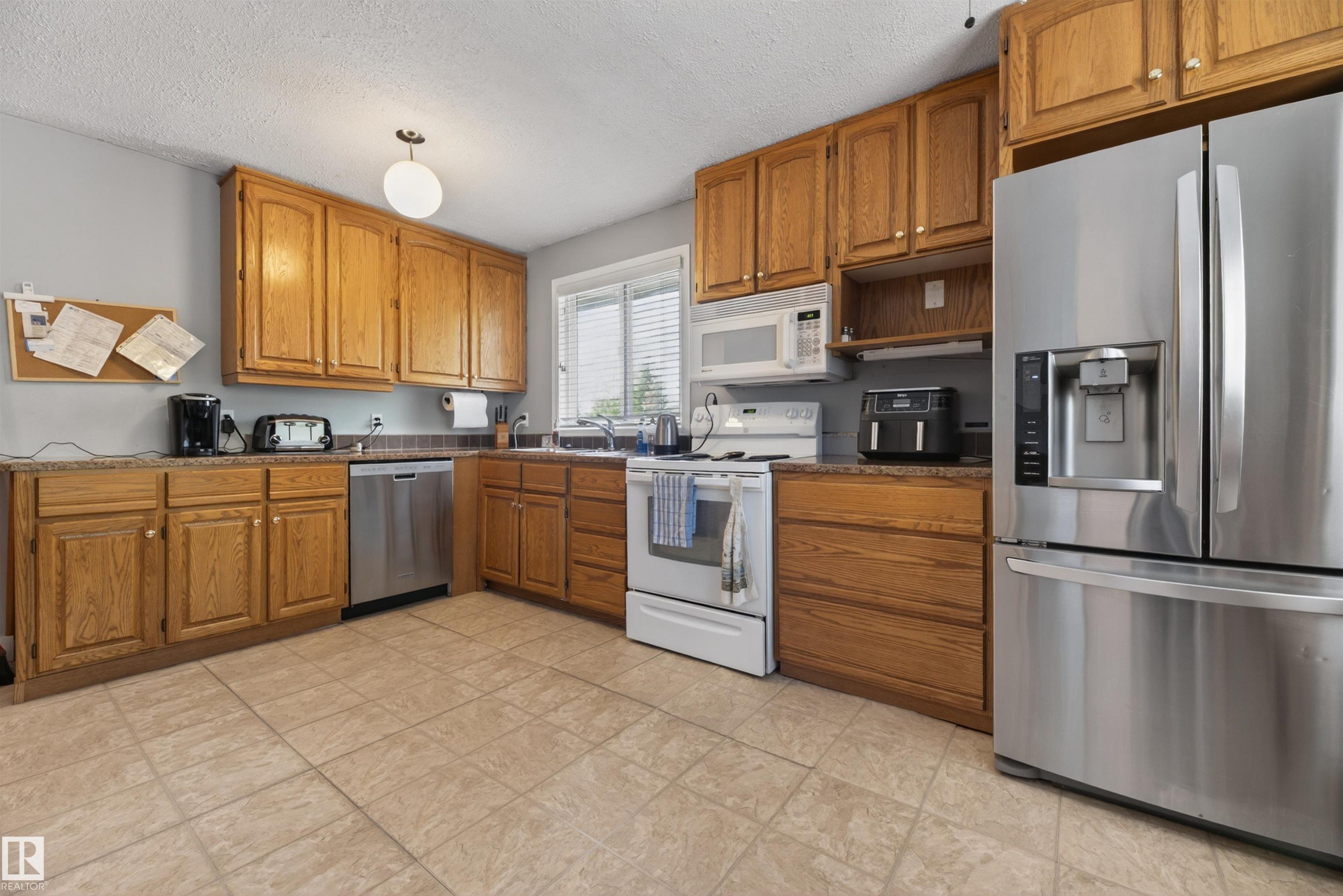 Photo 11 at 256 Woodbridge Way, Woodbridge Farms, Sherwood Park