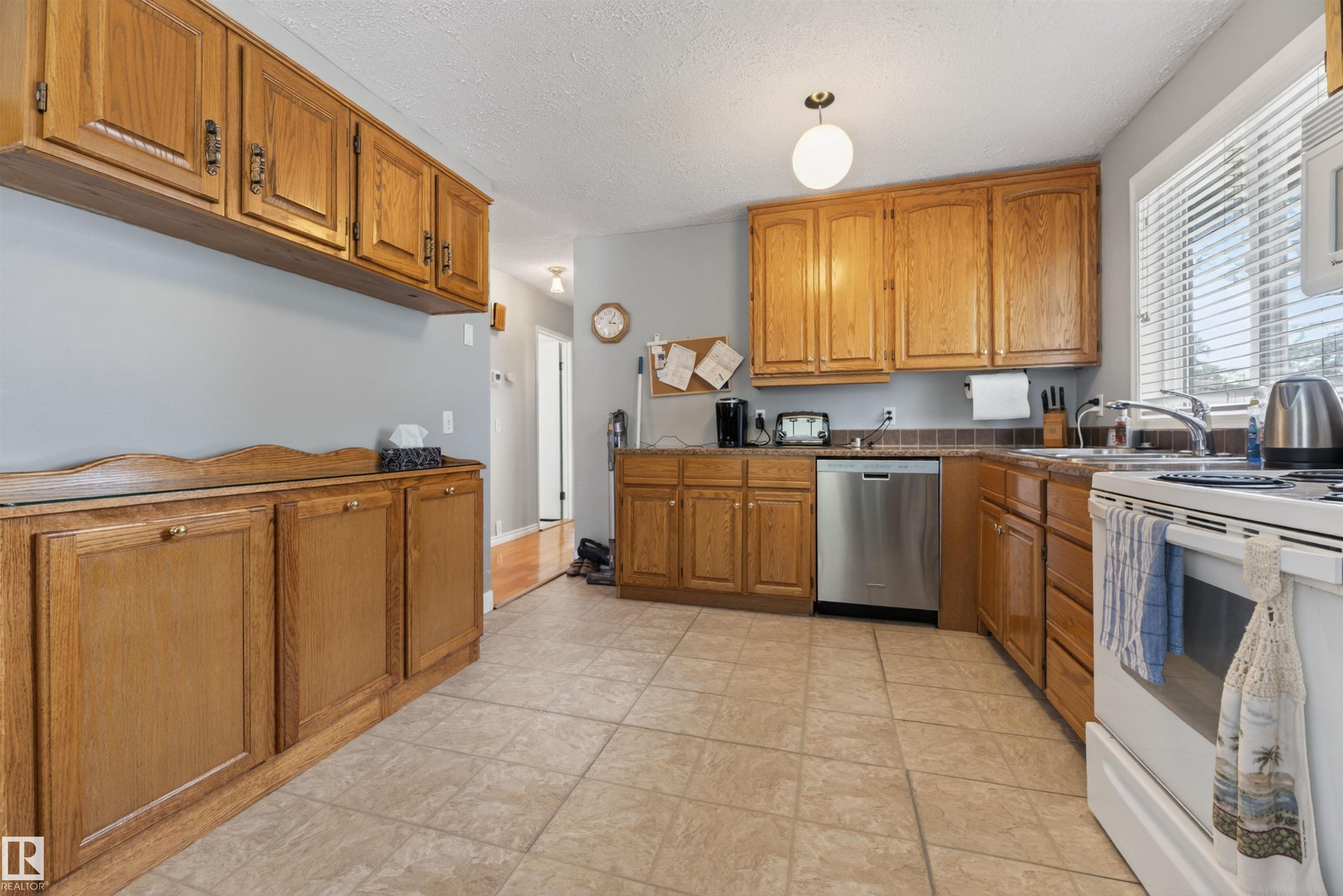 Photo 12 at 256 Woodbridge Way, Woodbridge Farms, Sherwood Park