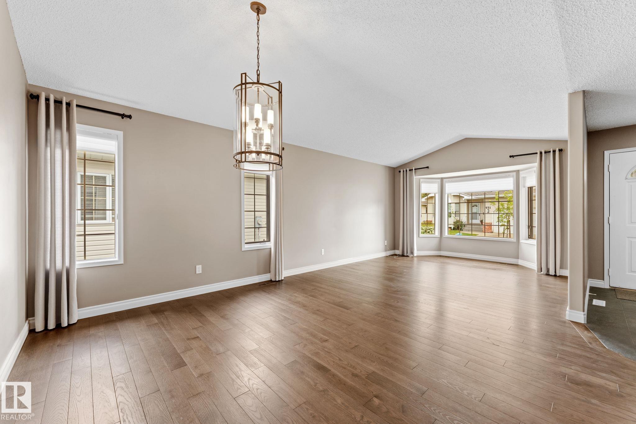 Photo 7 at 963 Youville Drive W NW, Tawa, Edmonton