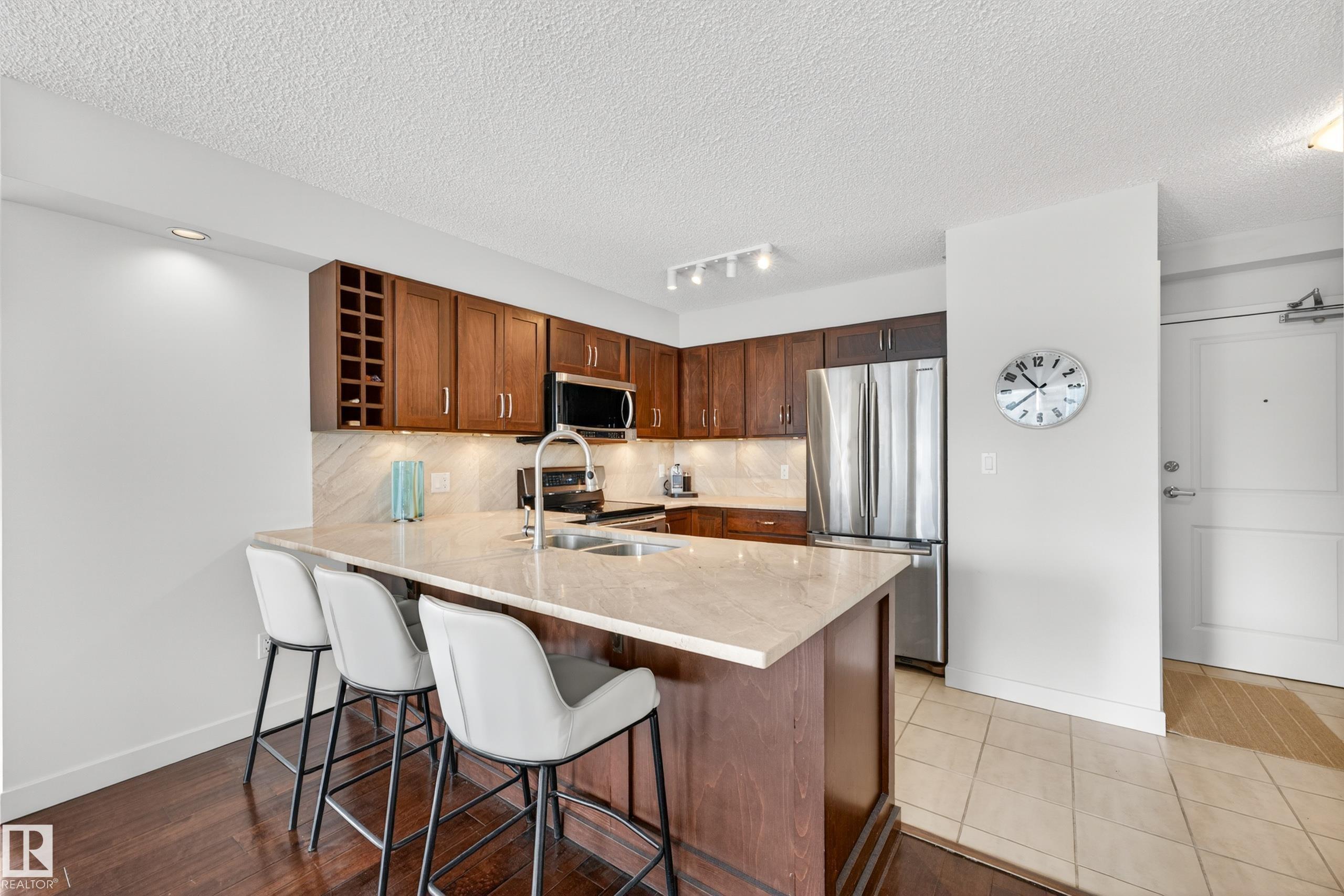 https://zimg.paragon.ice.com/ParagonImages/Property/PM/RAE/225406024/11/0/0/0d4a3d3604c8110e702a7c6cccfc3f5e/1/e7a103bc85e9afaee08fff028d1f97a3/225406024-3716479d-1f7b-4619-a555-98d42d9f2aa5.JPG