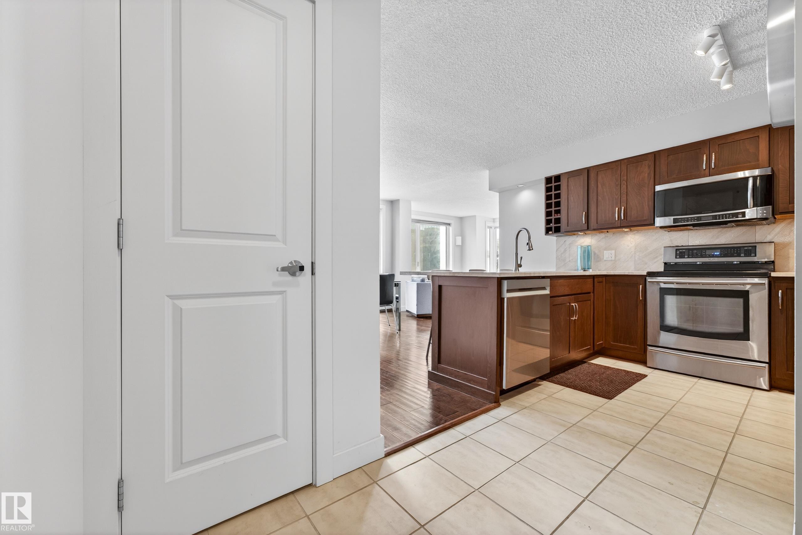 1701 - 10180 104 Street NW, Downtown, Edmonton