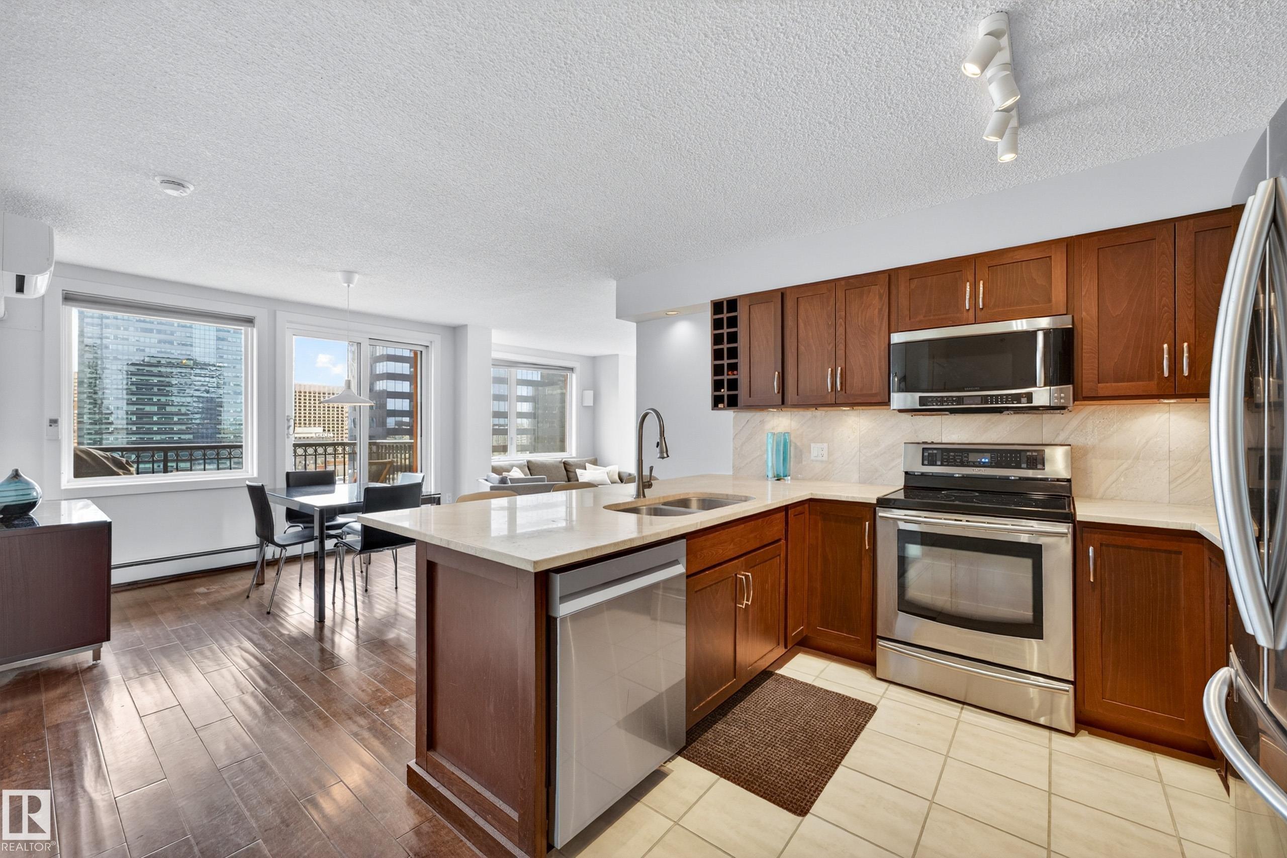 https://zimg.paragon.ice.com/ParagonImages/Property/PM/RAE/225406024/9/0/0/888432da790f58bb6435715c1e28a963/1/e7a103bc85e9afaee08fff028d1f97a3/225406024-c7198981-02b9-47e1-879f-71f1da48fc37.JPG