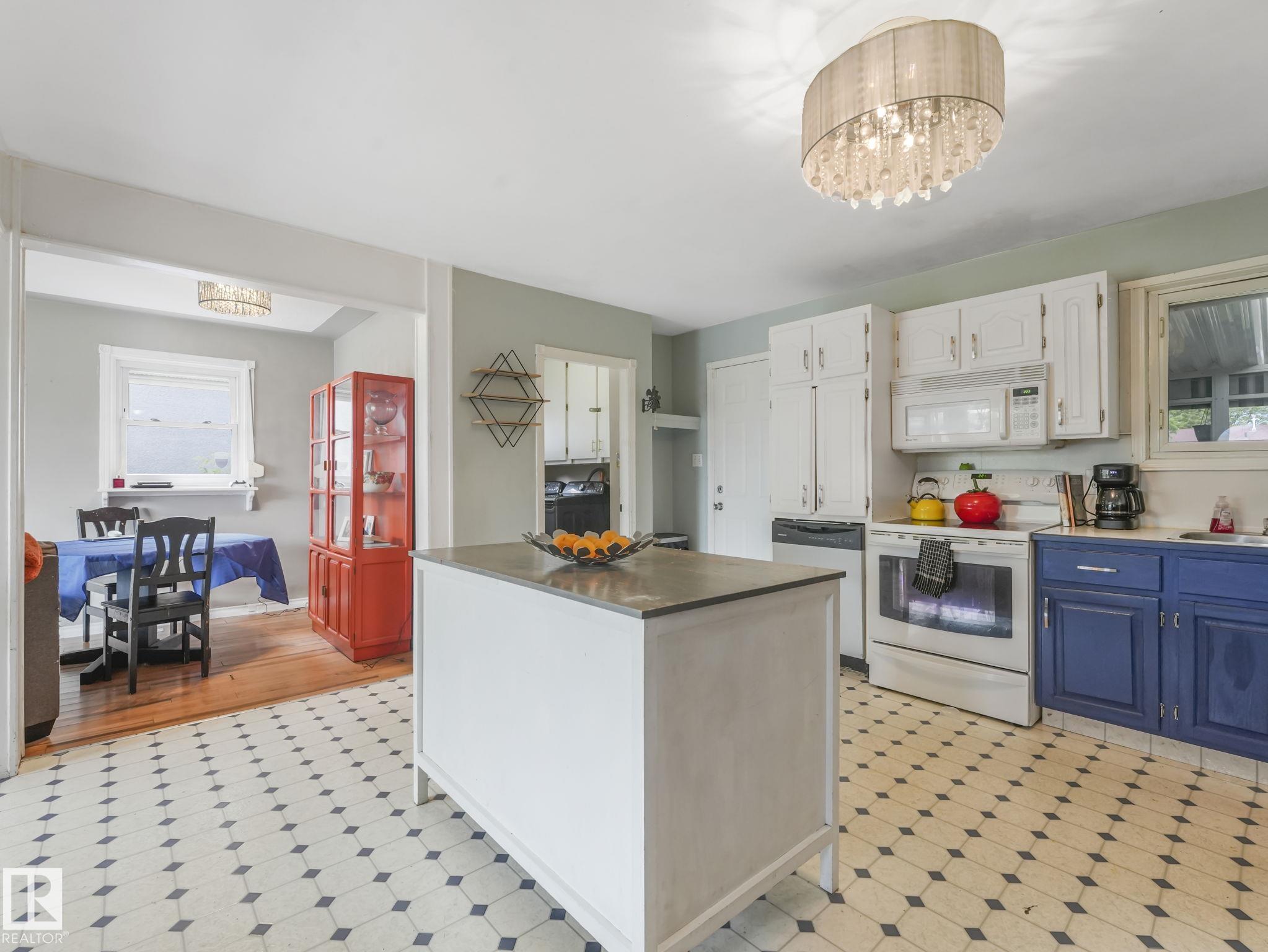 Photo 13 at 13420 108 Street NW, Rosslyn, Edmonton