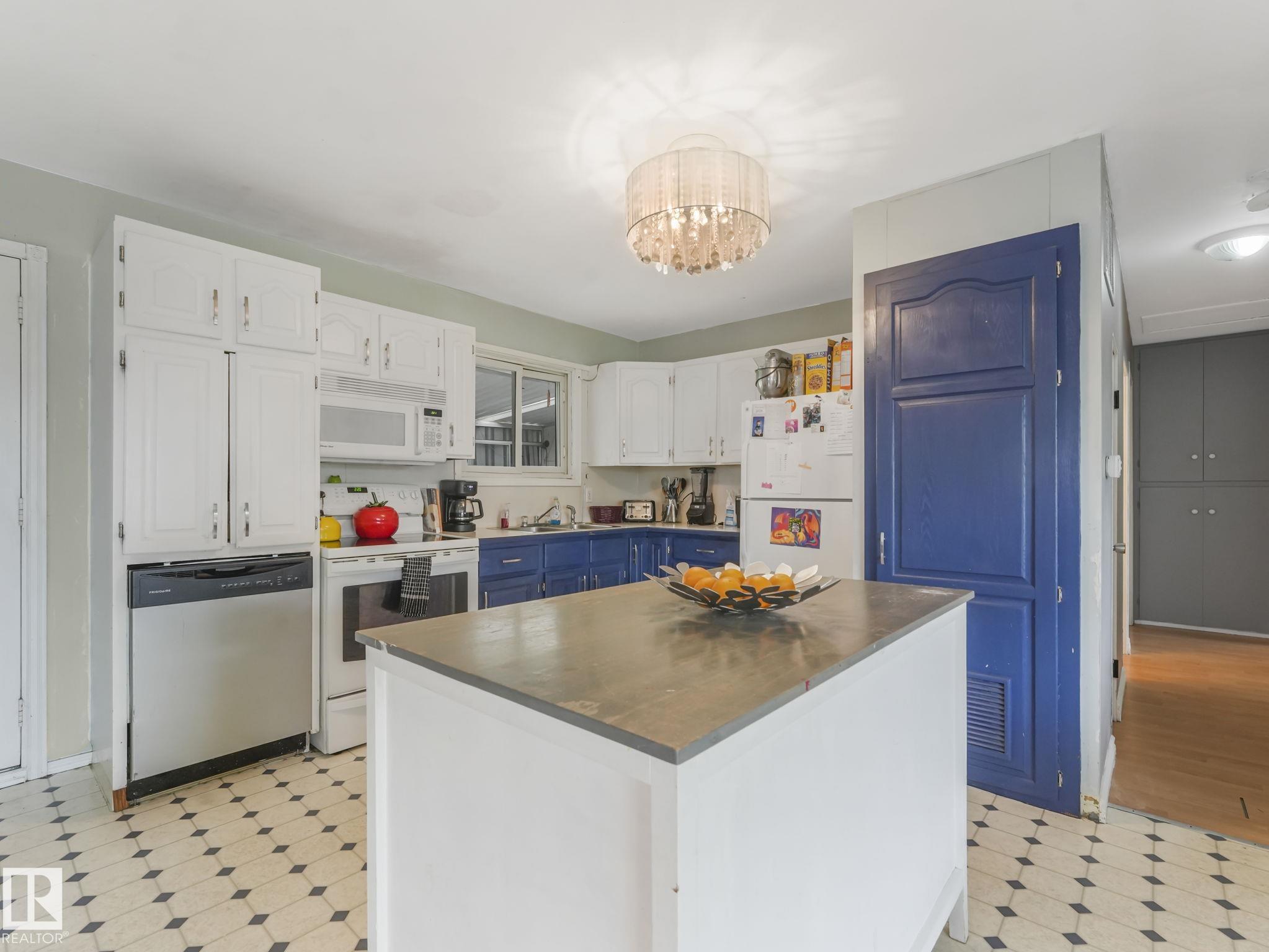 Photo 7 at 13420 108 Street NW, Rosslyn, Edmonton