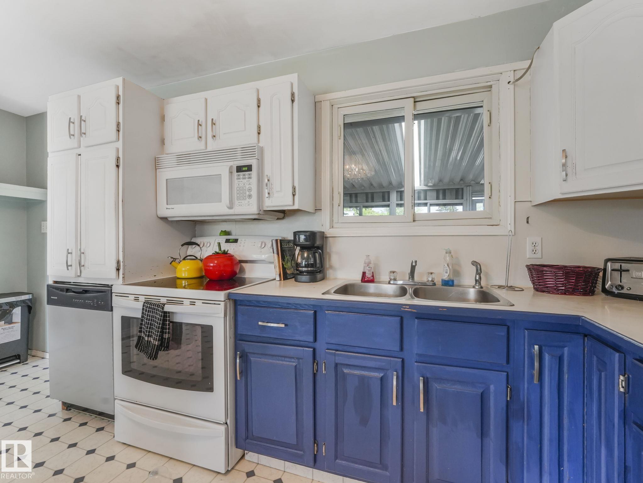 Photo 10 at 13420 108 Street NW, Rosslyn, Edmonton