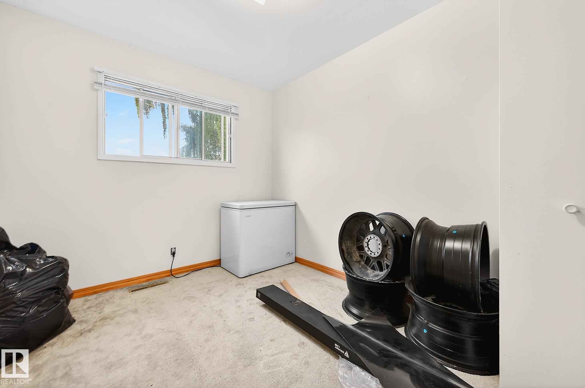 Photo 12 at 8814 162 Street NW, Meadowlark Park, Edmonton