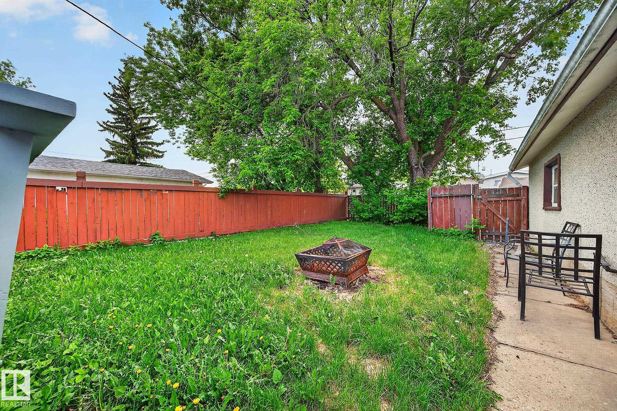 Photo 22 at 8814 162 Street NW, Meadowlark Park, Edmonton