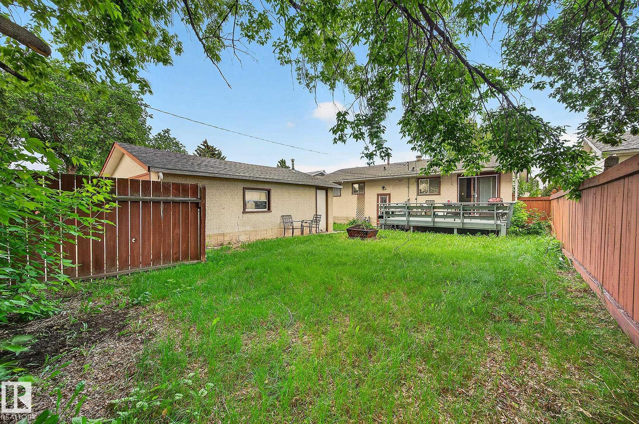 Photo 23 at 8814 162 Street NW, Meadowlark Park, Edmonton