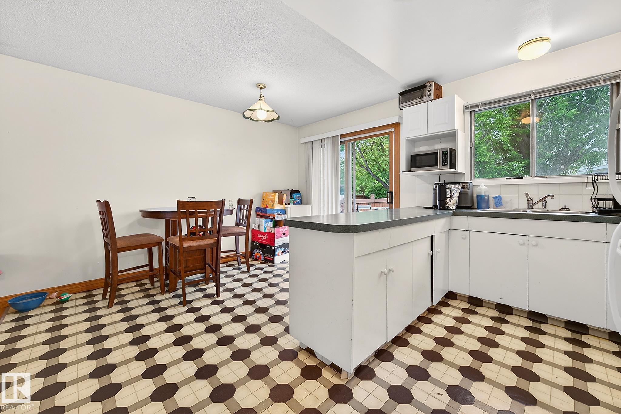 Photo 8 at 8814 162 Street NW, Meadowlark Park, Edmonton