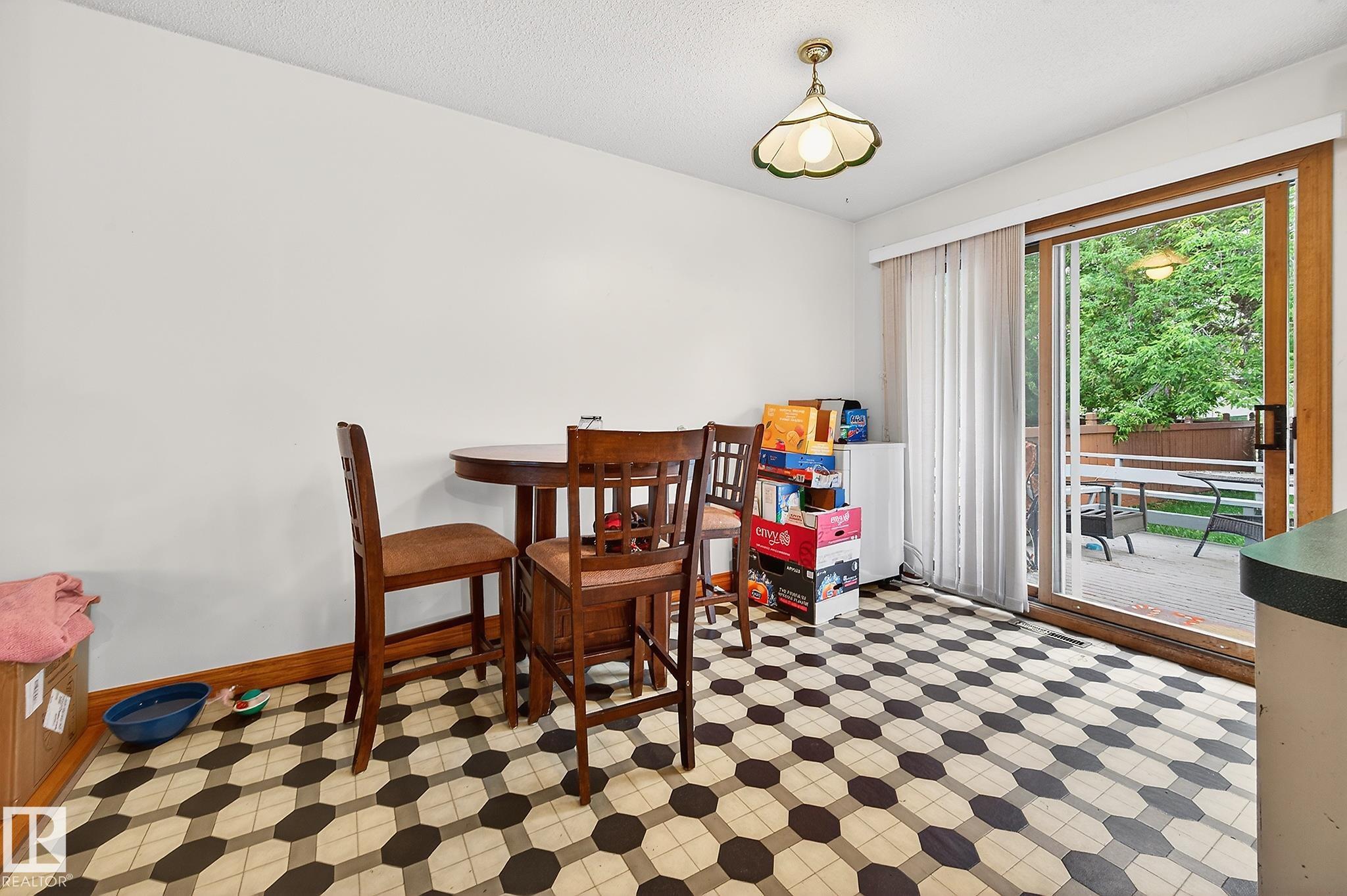 Photo 9 at 8814 162 Street NW, Meadowlark Park, Edmonton