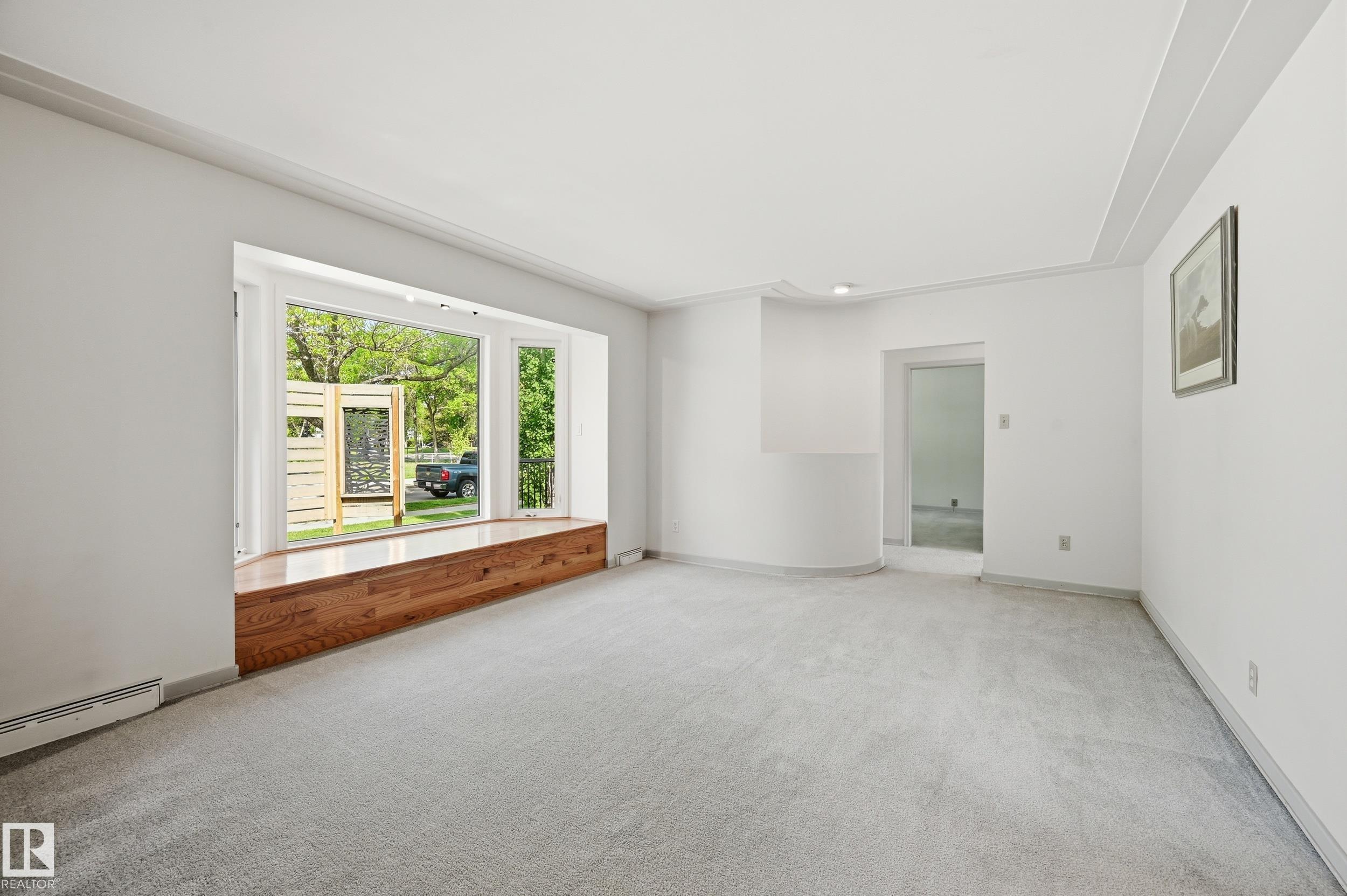 Photo 11 at 10935 127 Street NW, Westmount, Edmonton