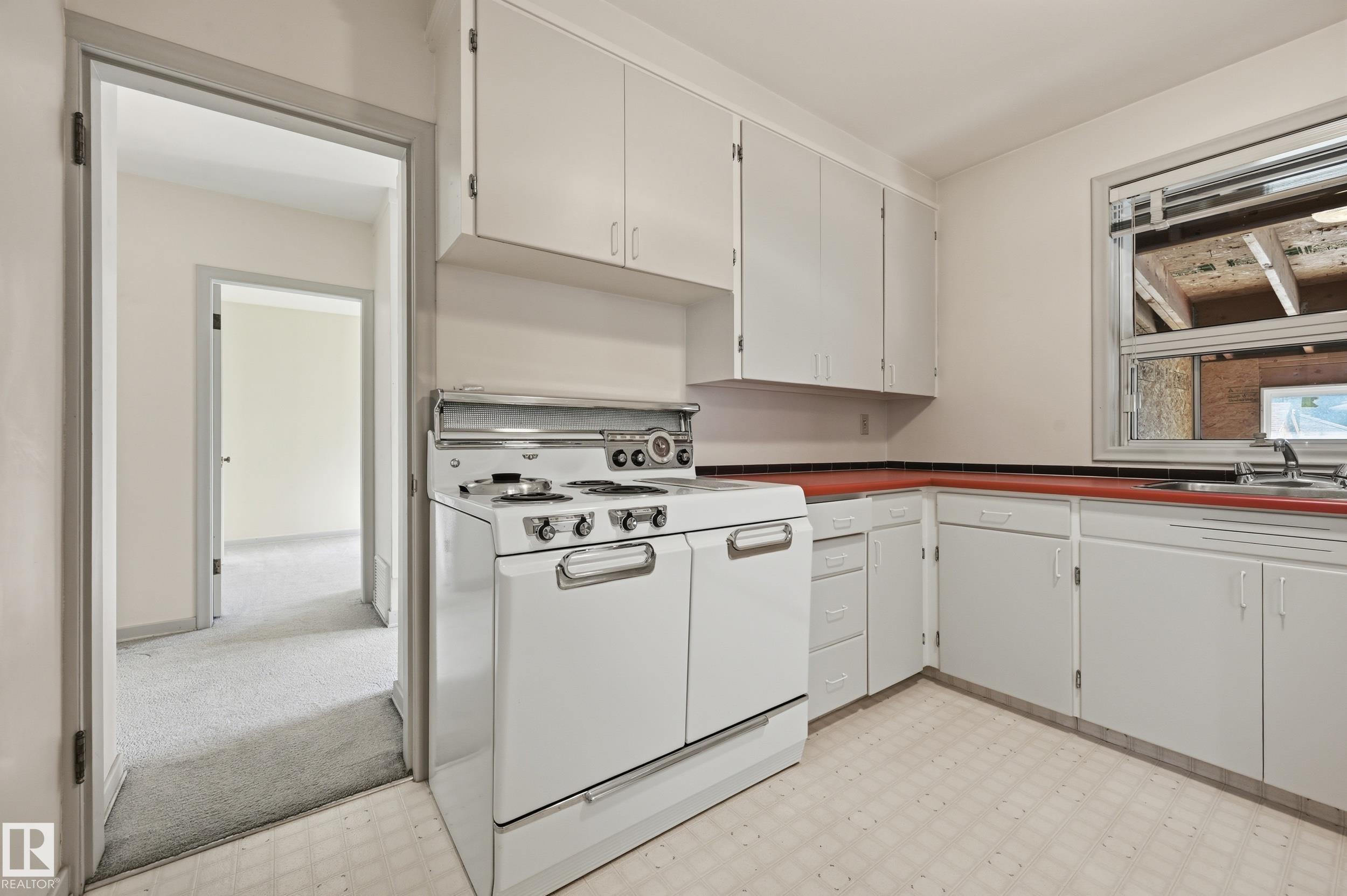 Photo 17 at 10935 127 Street NW, Westmount, Edmonton