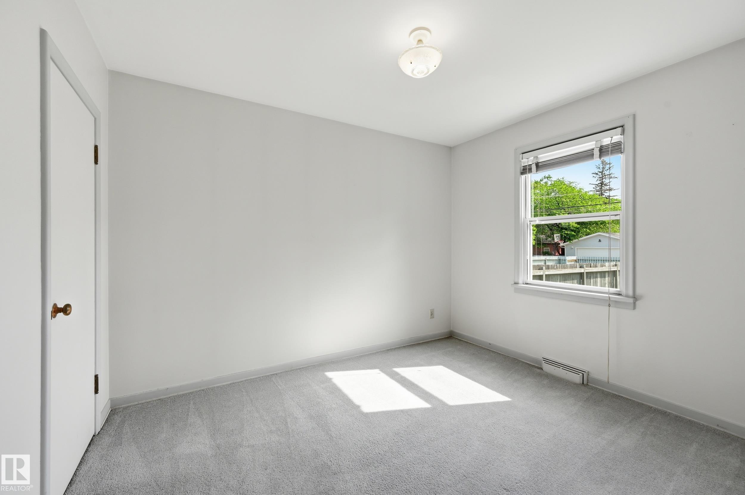 Photo 21 at 10935 127 Street NW, Westmount, Edmonton