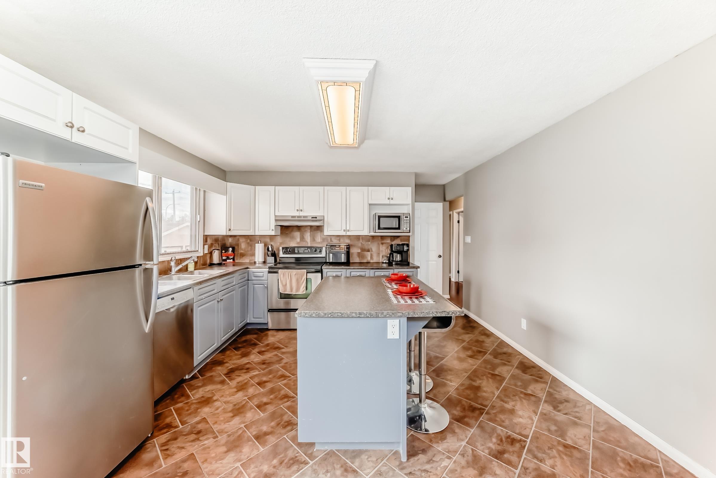 Photo 6 at 3909 39 Avenue, South Park, Leduc