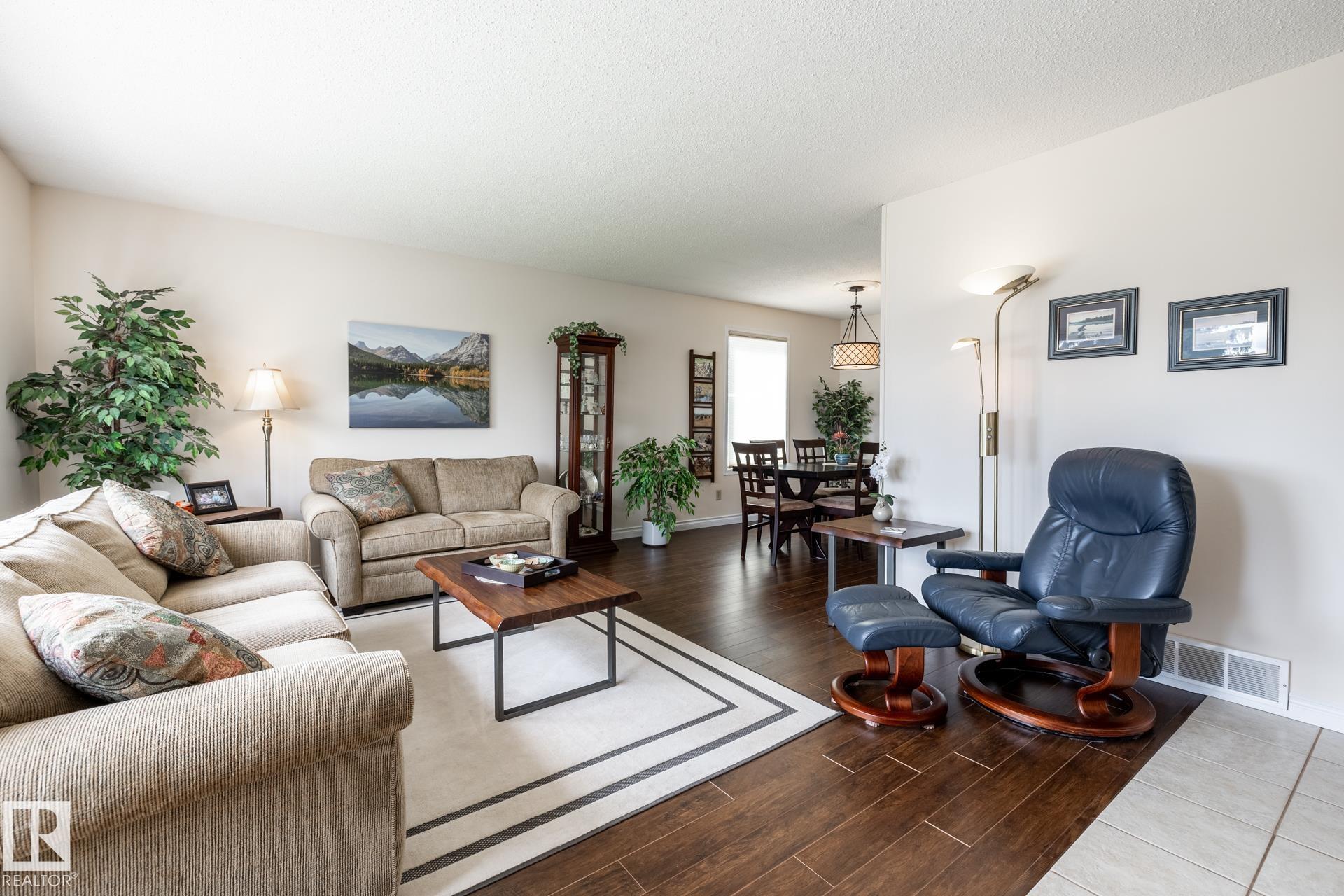 Photo 11 at 4040 77 Street NW, Tweddle Place, Edmonton