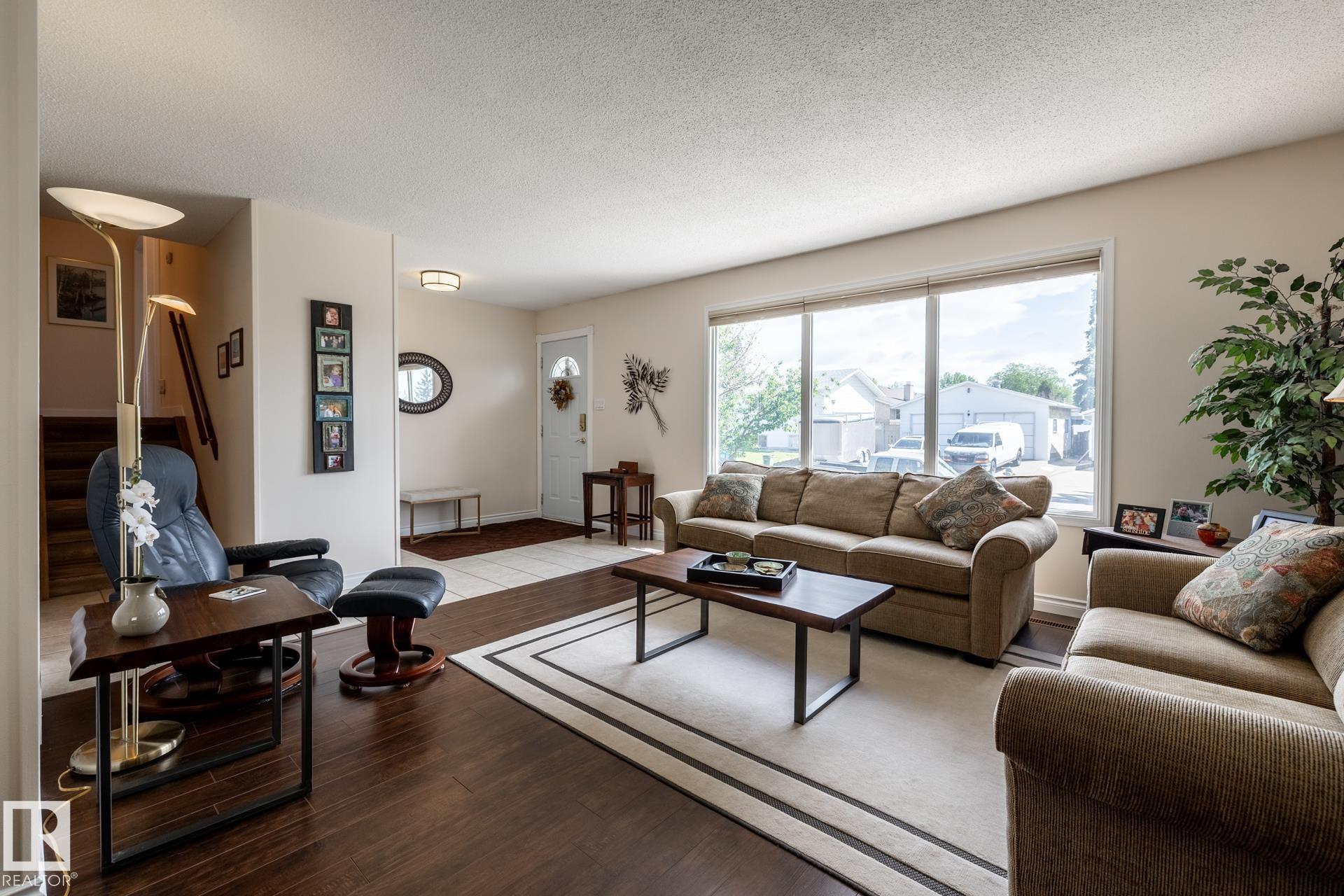 Photo 13 at 4040 77 Street NW, Tweddle Place, Edmonton
