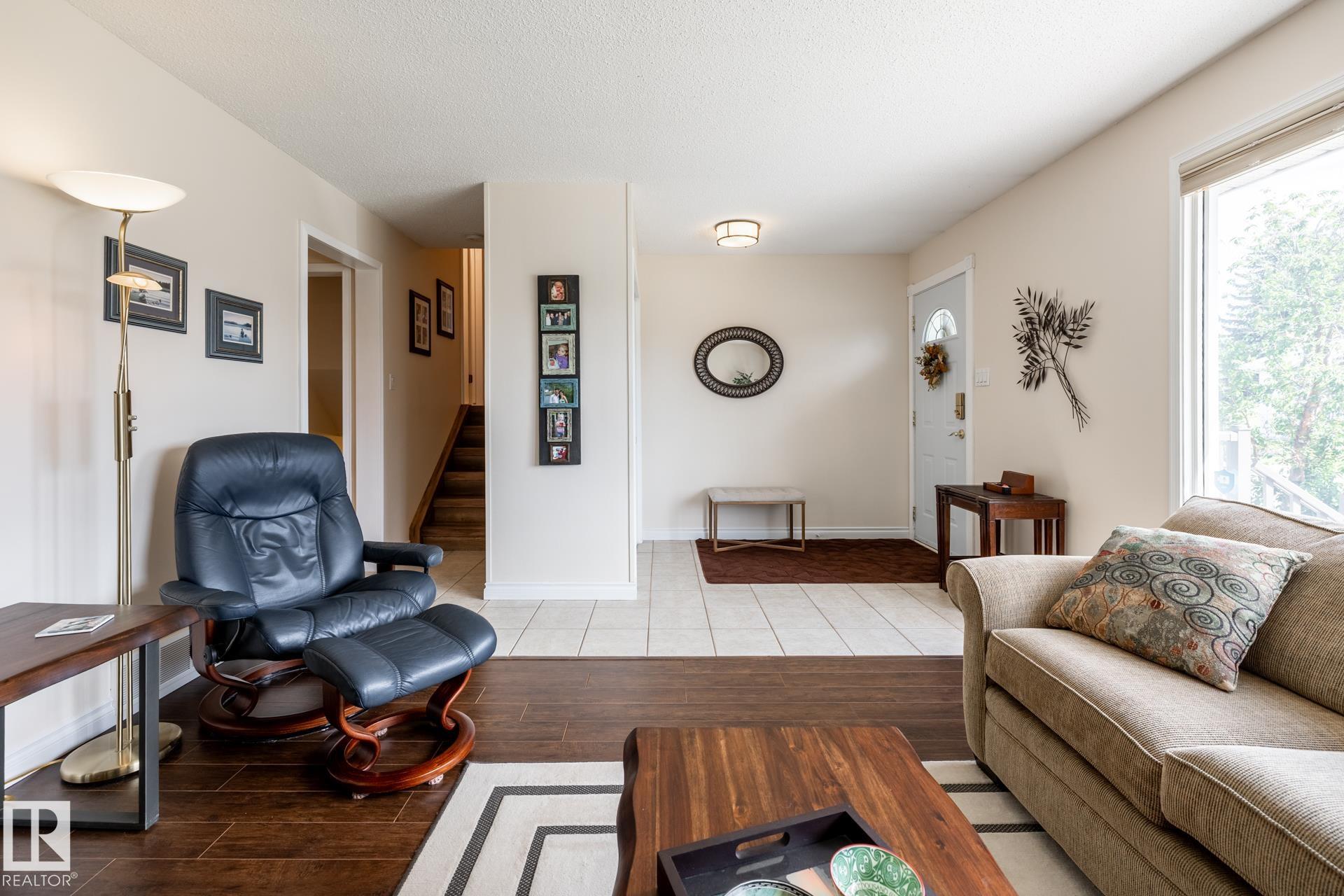 Photo 14 at 4040 77 Street NW, Tweddle Place, Edmonton
