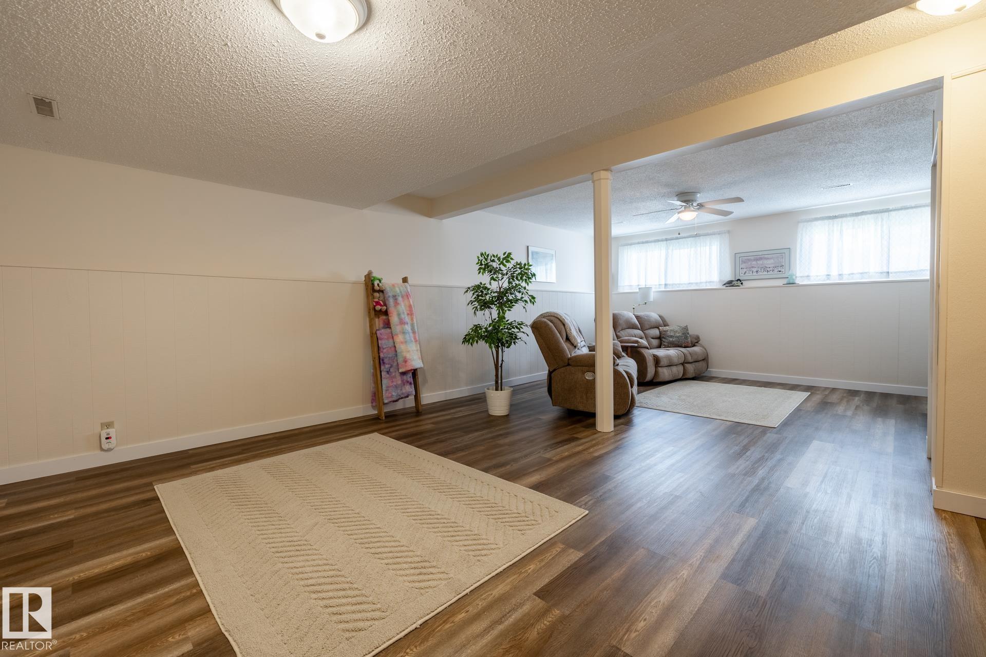 Photo 37 at 4040 77 Street NW, Tweddle Place, Edmonton