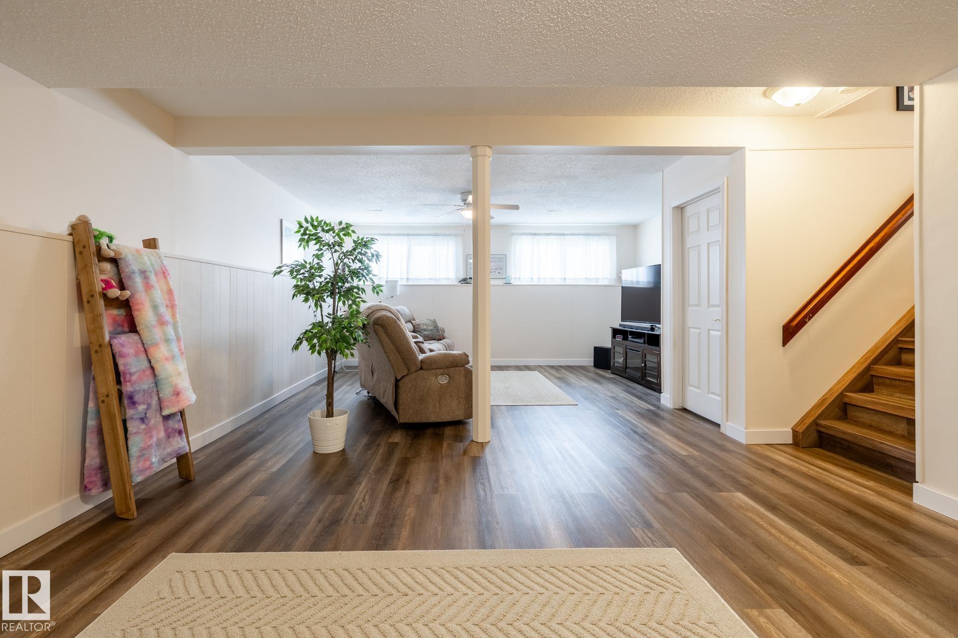Photo 38 at 4040 77 Street NW, Tweddle Place, Edmonton