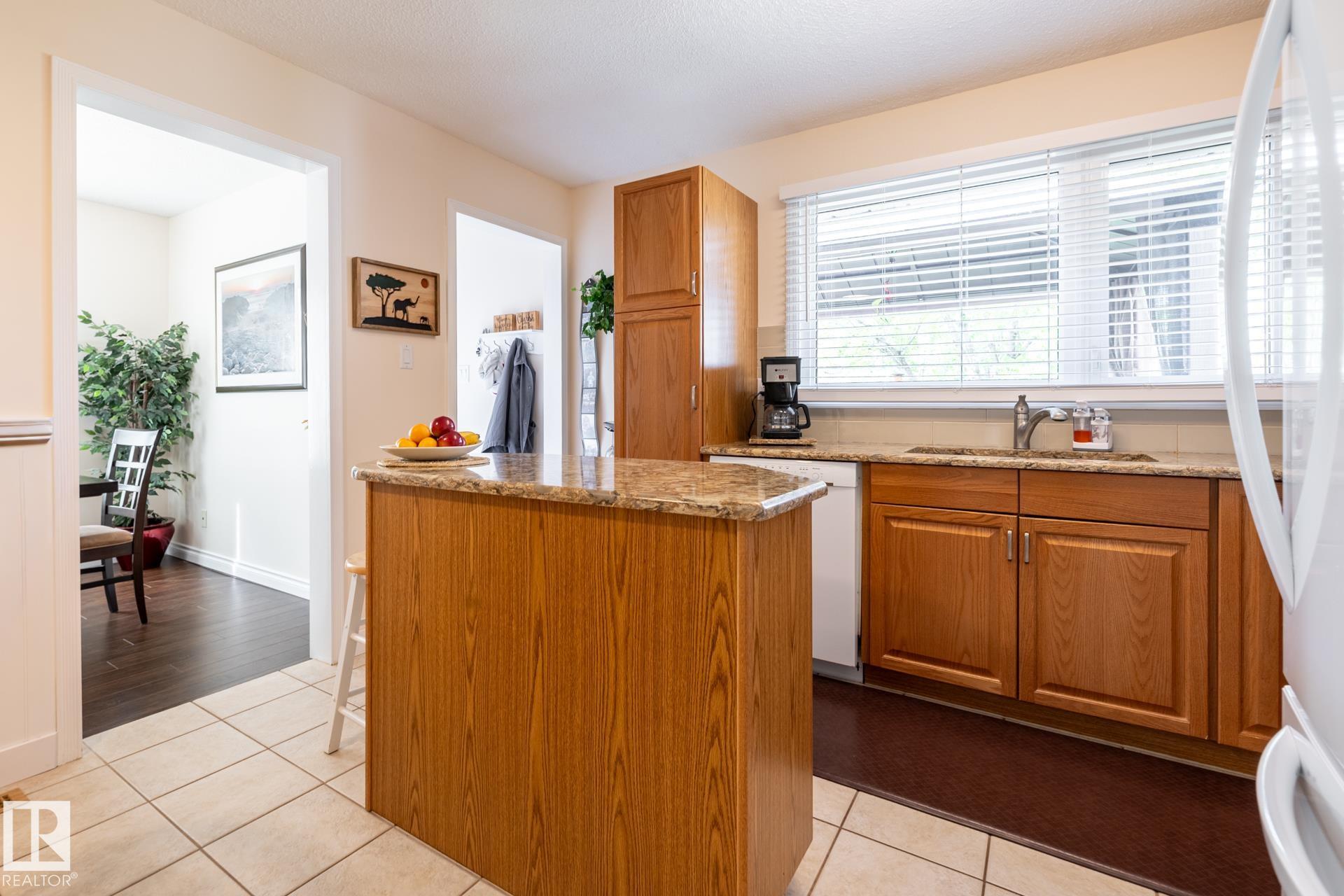 Photo 8 at 4040 77 Street NW, Tweddle Place, Edmonton