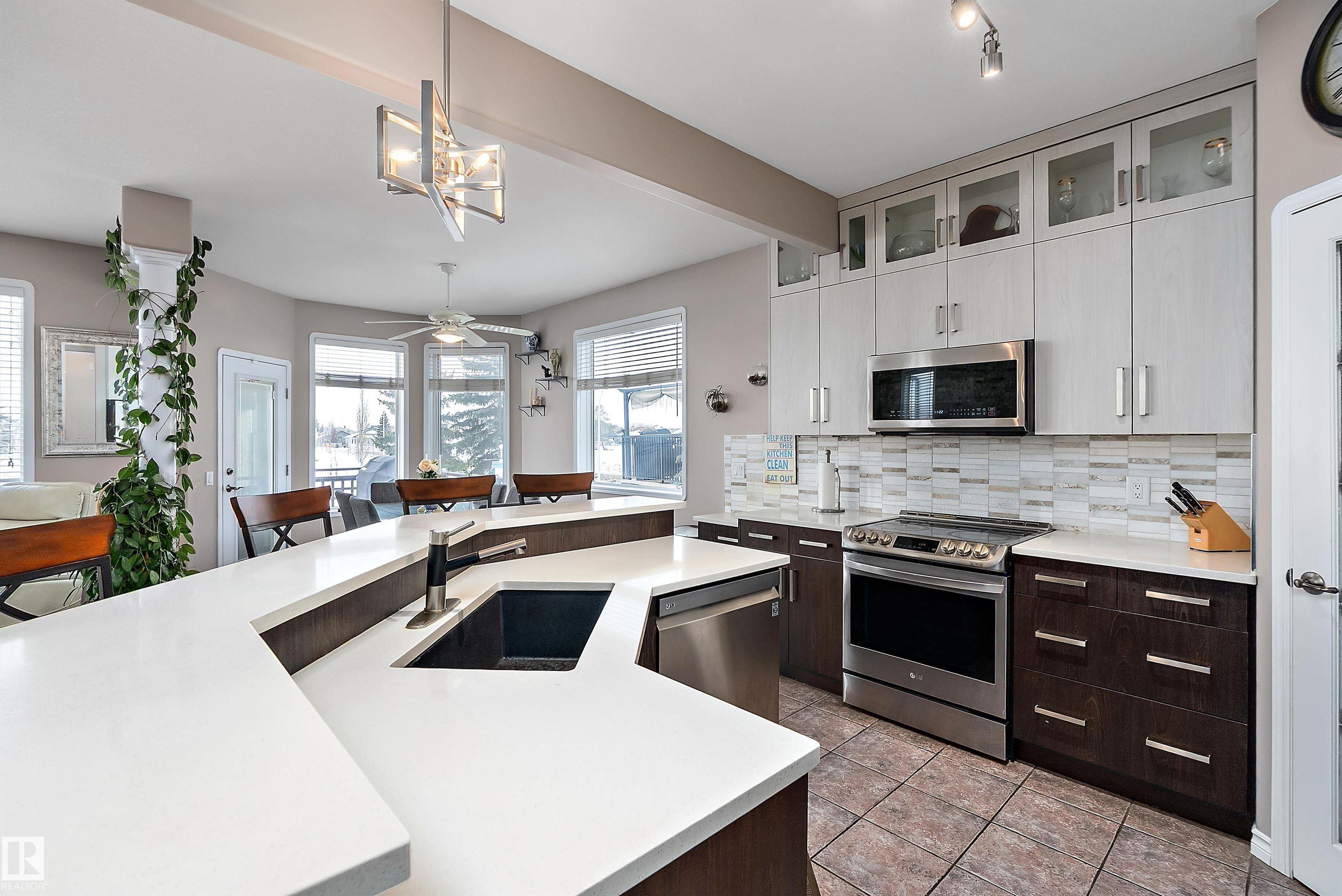 Photo 11 at 1105 Klarvatten Cove NW, Klarvatten, Edmonton