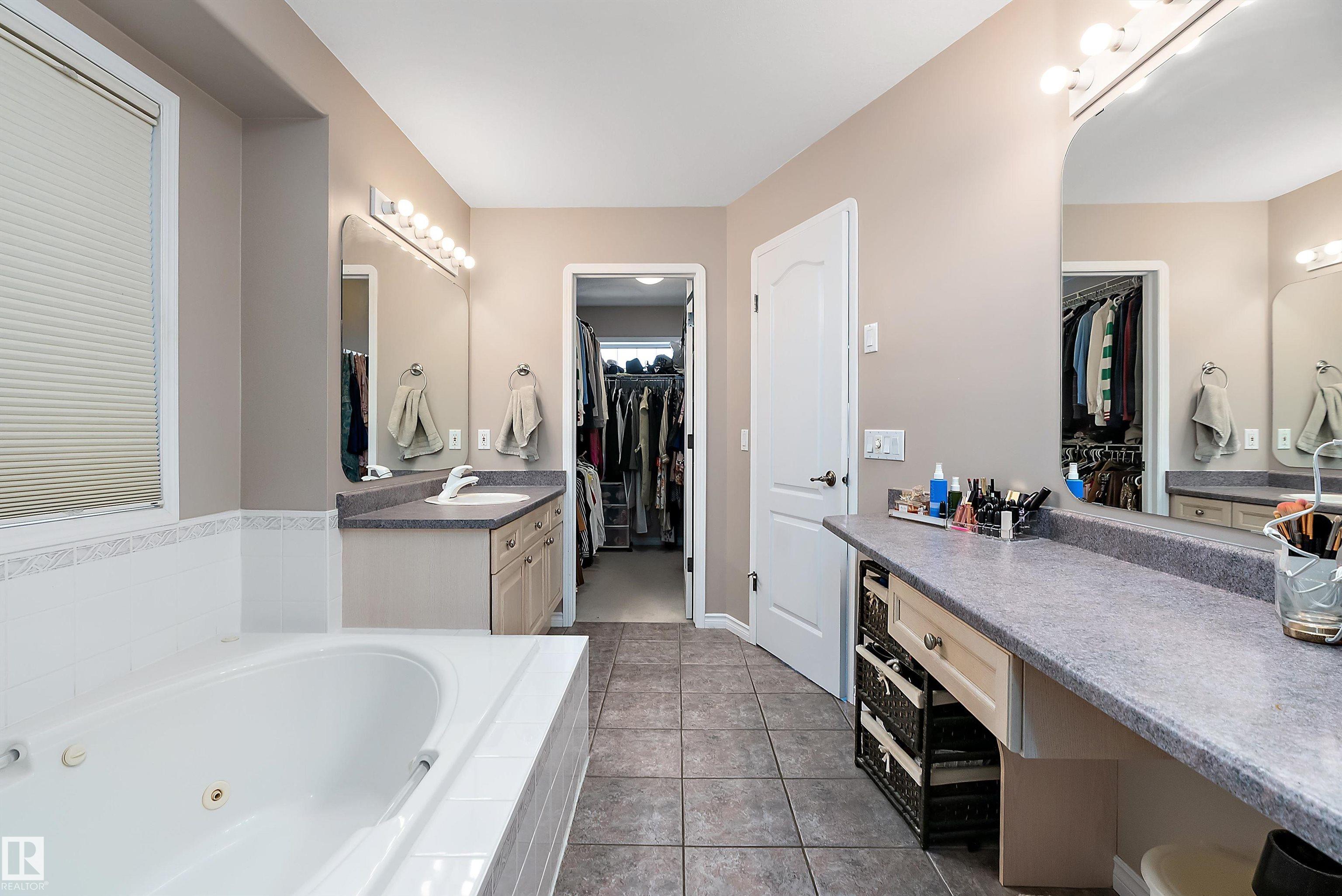 Photo 44 at 1105 Klarvatten Cove NW, Klarvatten, Edmonton