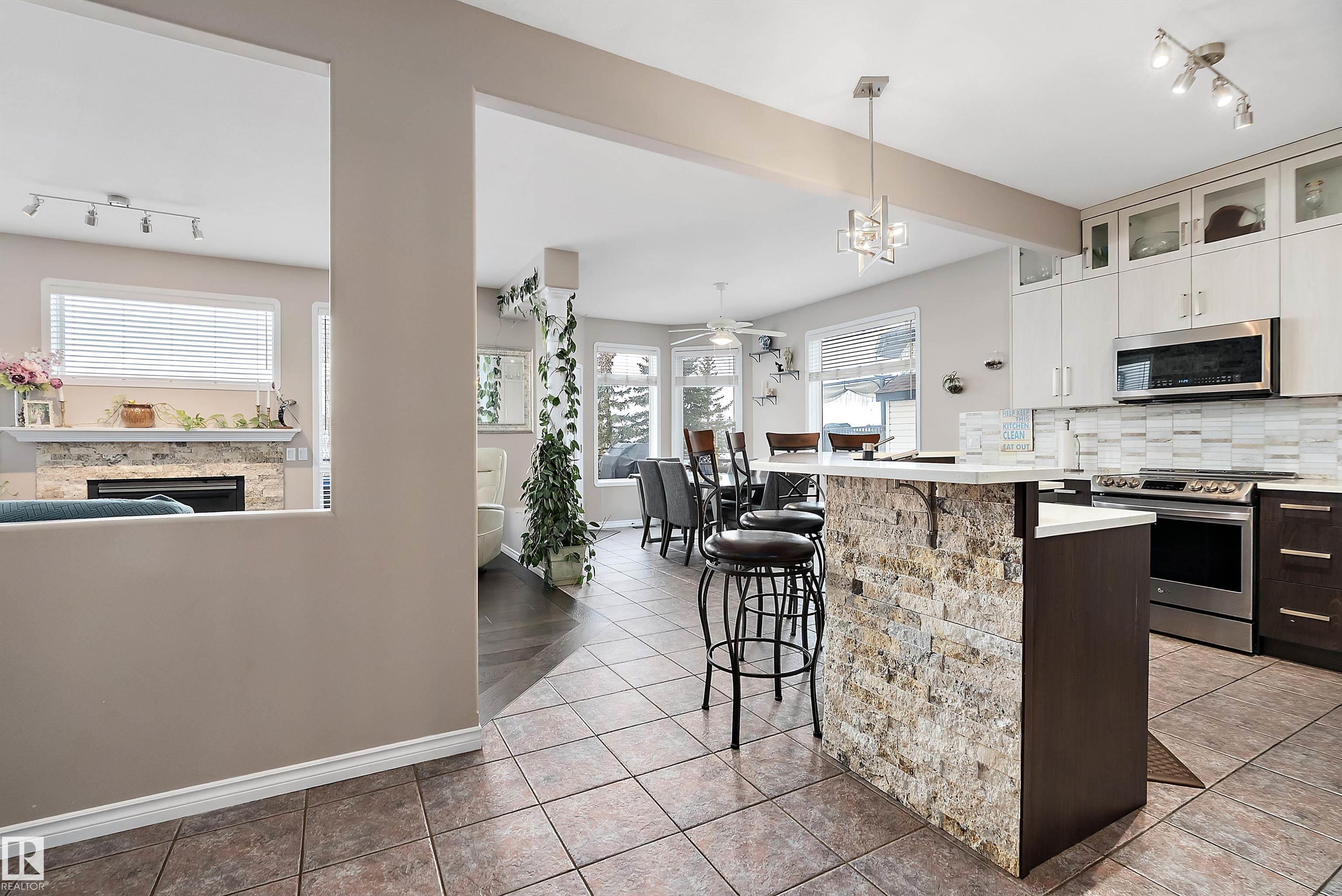 Photo 7 at 1105 Klarvatten Cove NW, Klarvatten, Edmonton