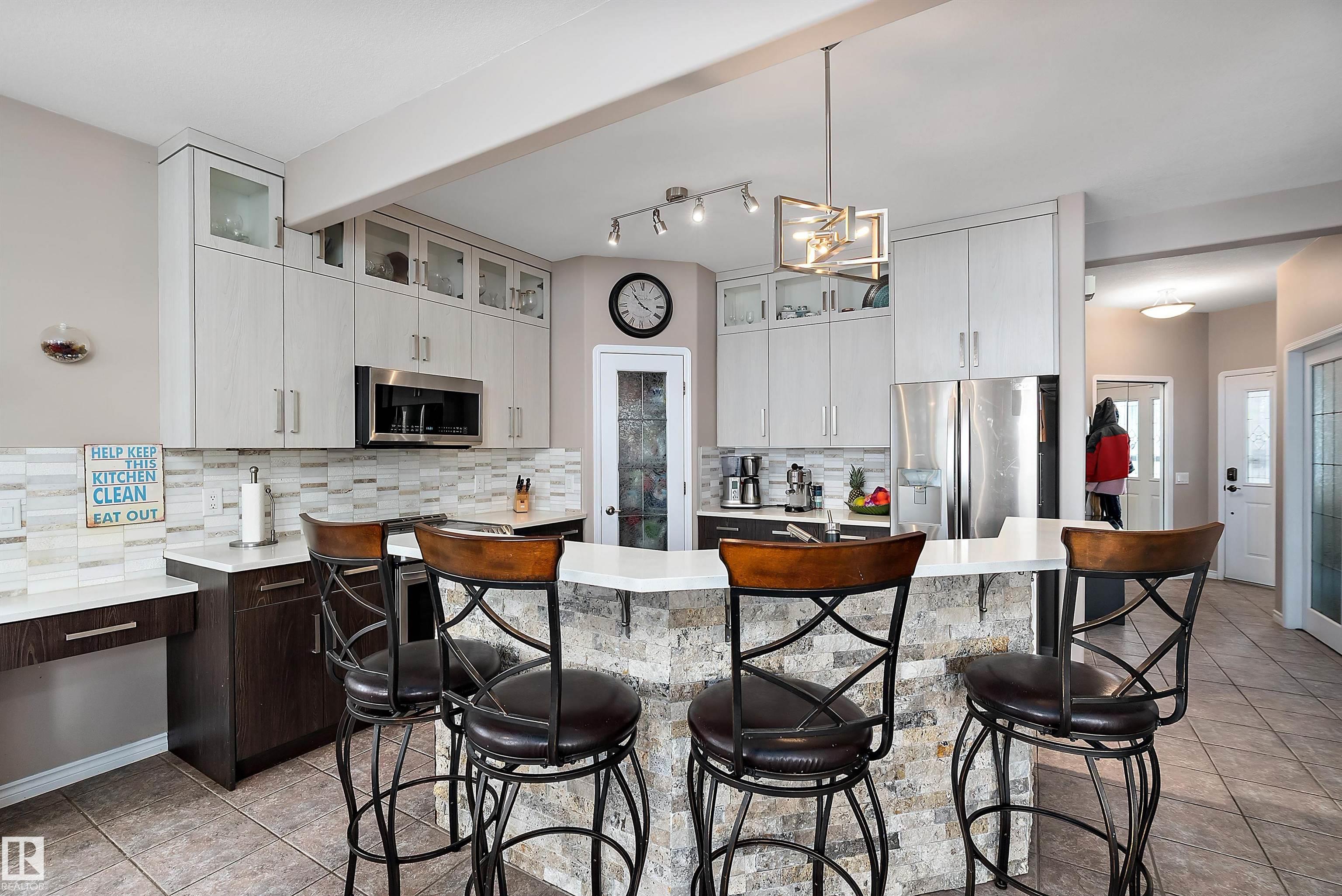 Photo 9 at 1105 Klarvatten Cove NW, Klarvatten, Edmonton
