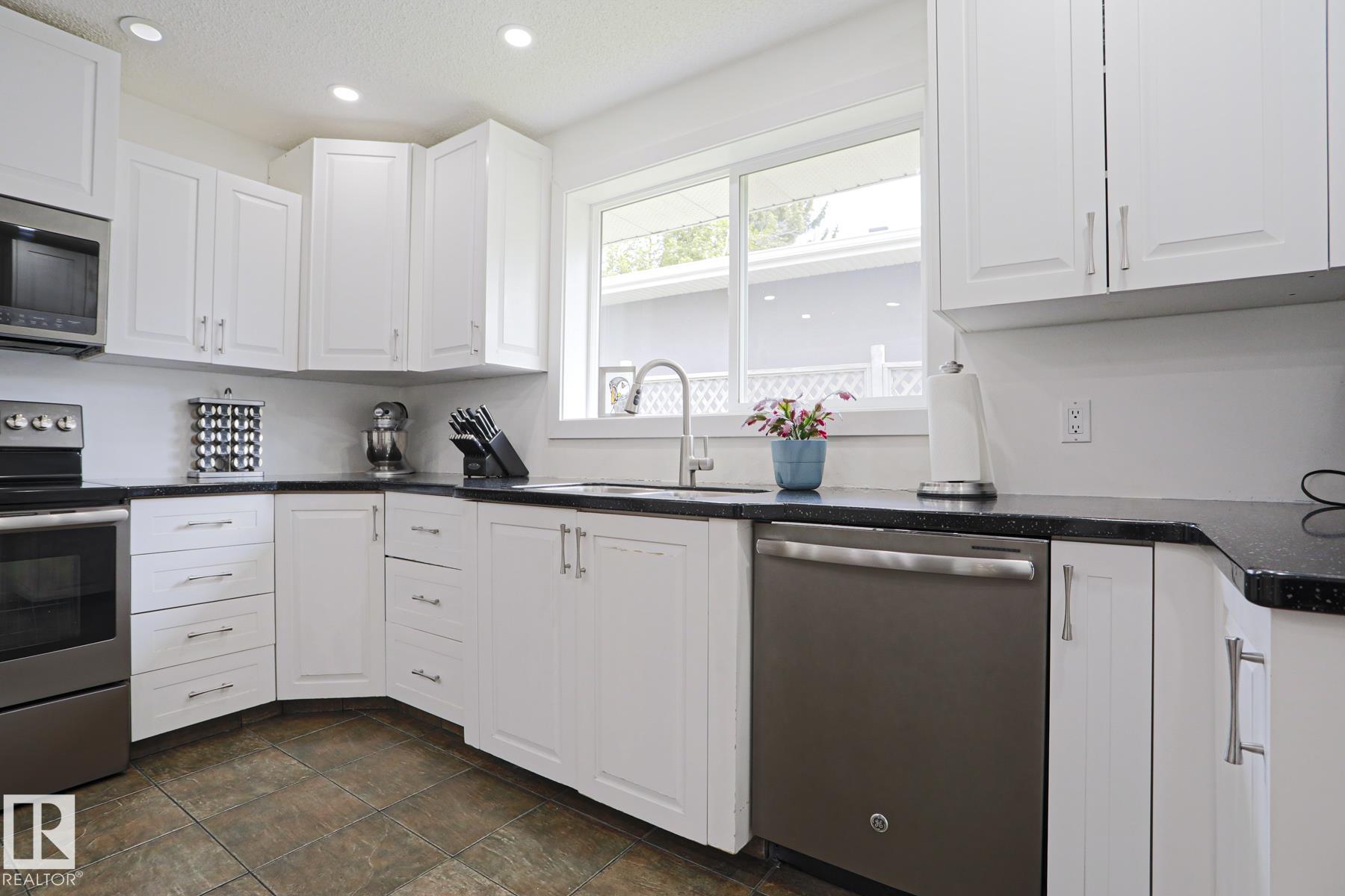 Photo 11 at 17 Georgian Way, Glen Allan, Sherwood Park