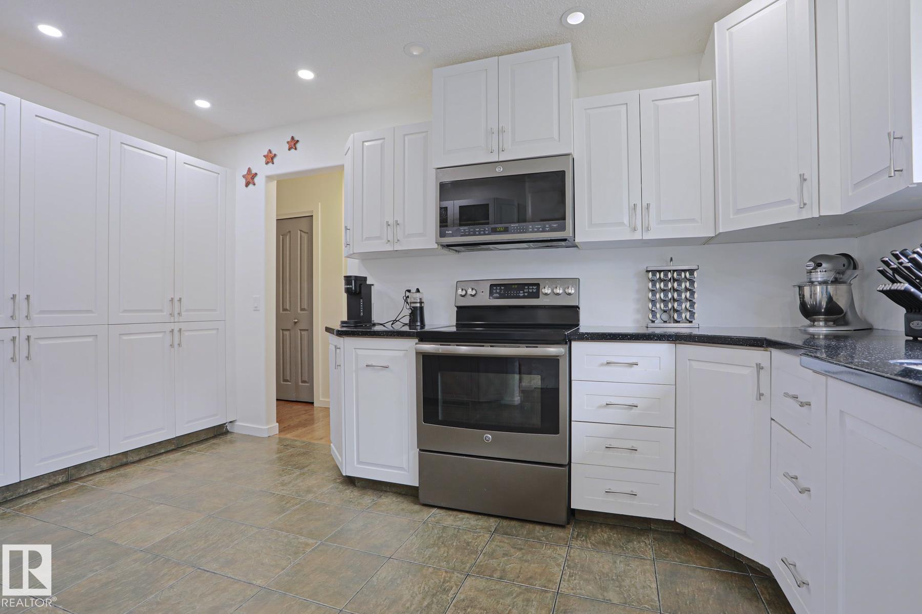 Photo 12 at 17 Georgian Way, Glen Allan, Sherwood Park