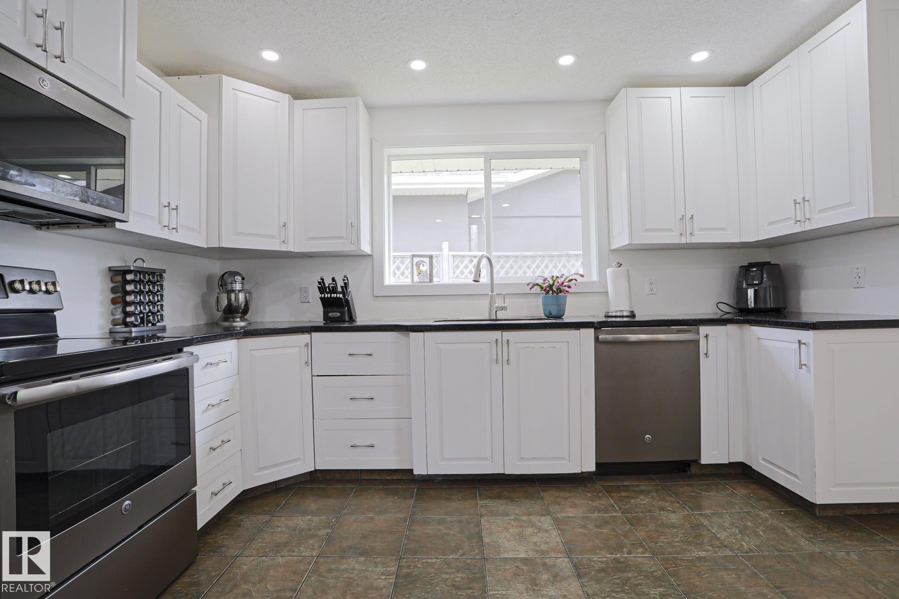 Photo 14 at 17 Georgian Way, Glen Allan, Sherwood Park