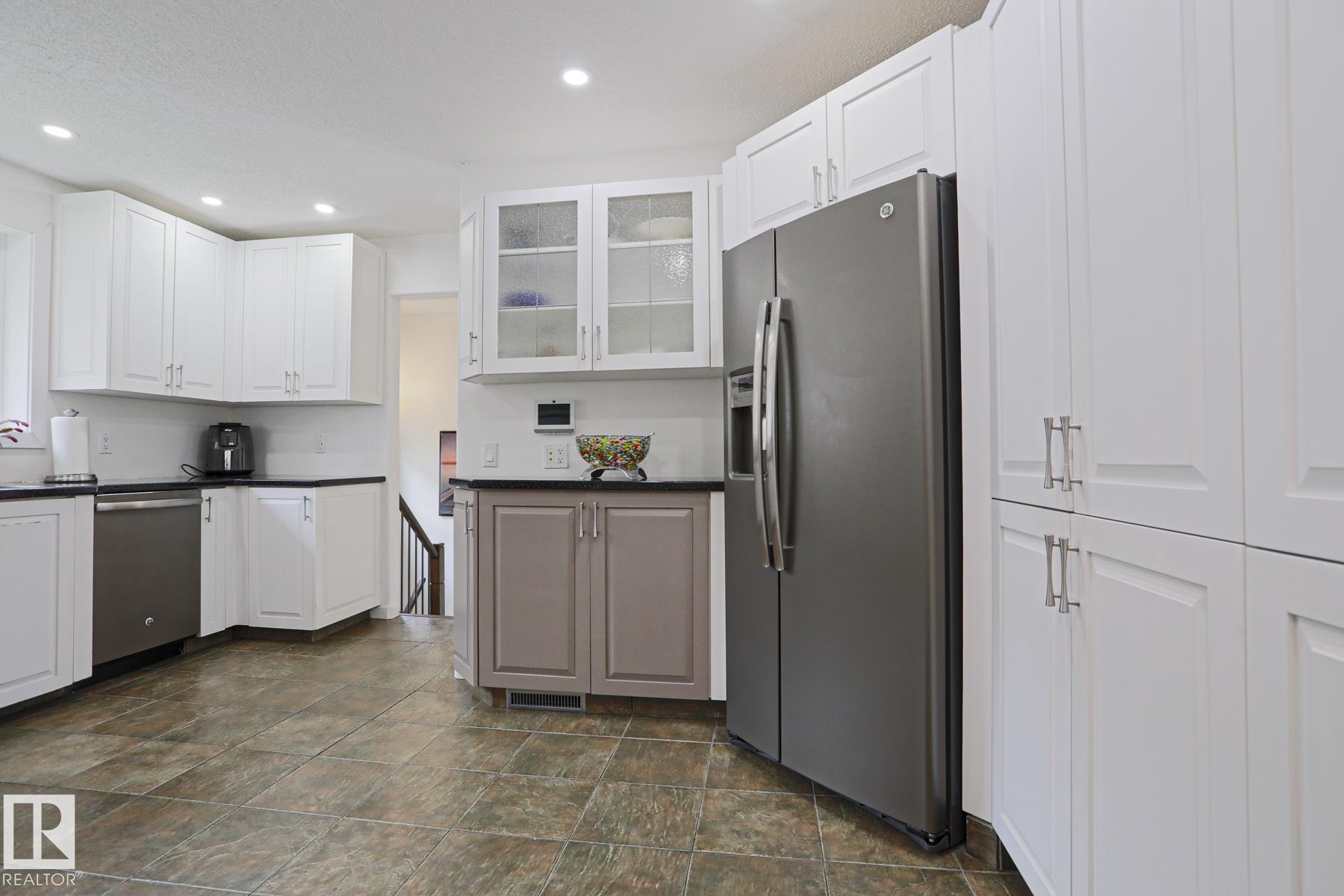 Photo 15 at 17 Georgian Way, Glen Allan, Sherwood Park