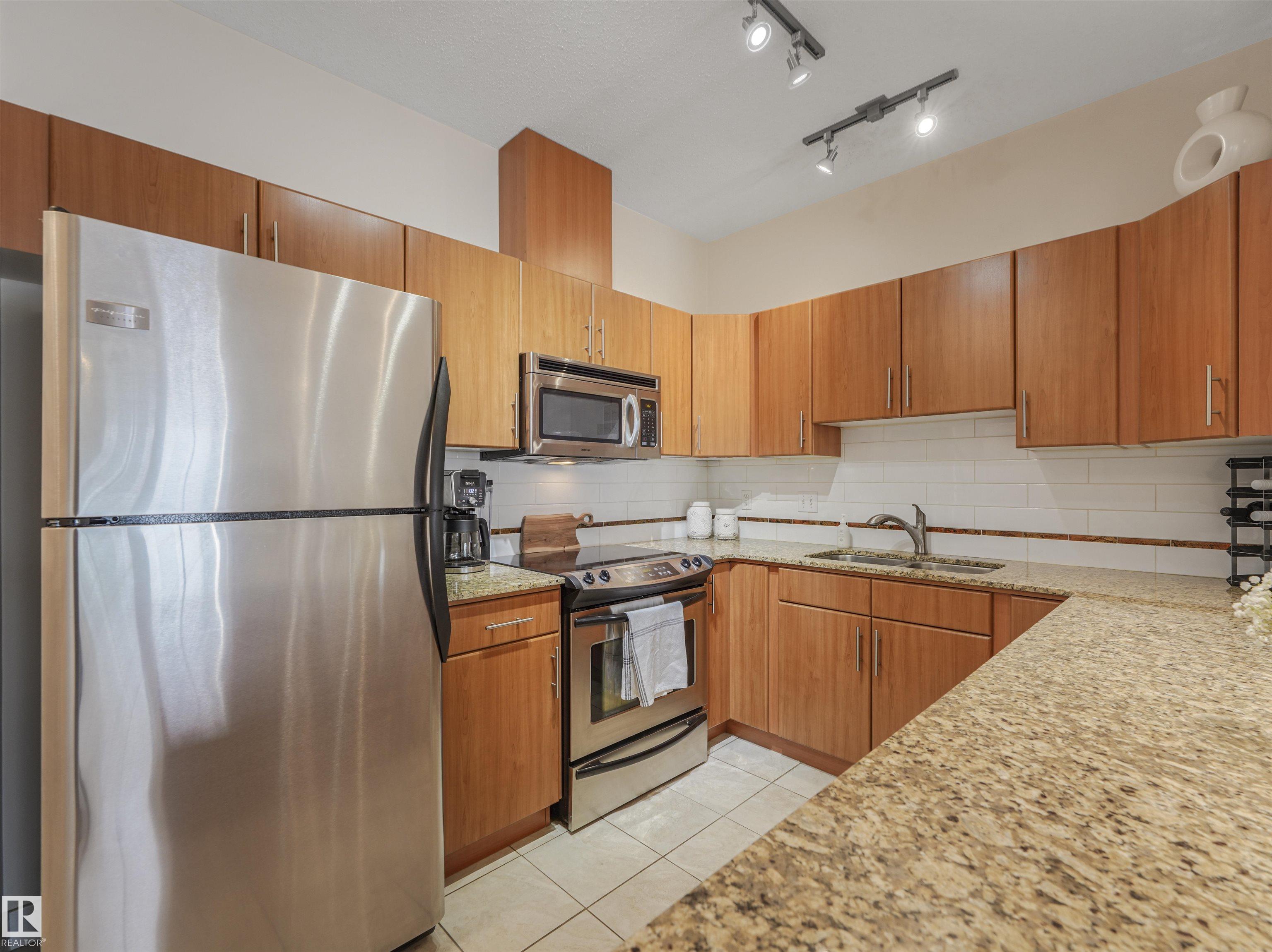https://zimg.paragon.ice.com/ParagonImages/Property/PM/RAE/225406062/11/0/0/7ba700d14cb4d2035644cfa44b91f437/1/0e80a6586460adeba2e13d5fa1f03075/225406062-e3db0e9f-ec99-487e-bc0c-3481cedd9409.JPG