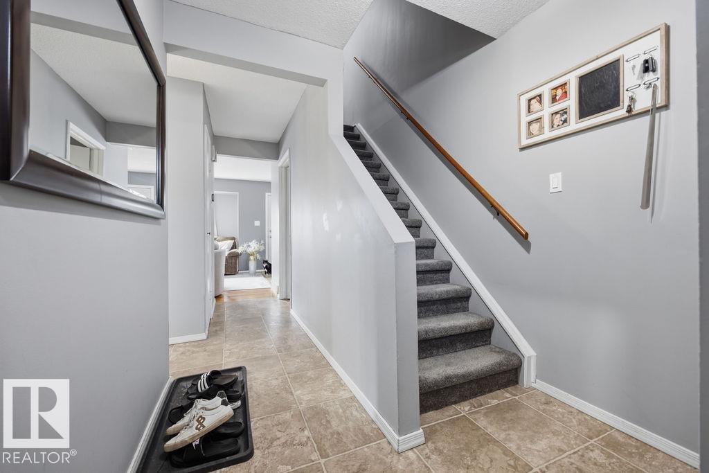 243 Dickinsfield crest NW, Evansdale, Edmonton