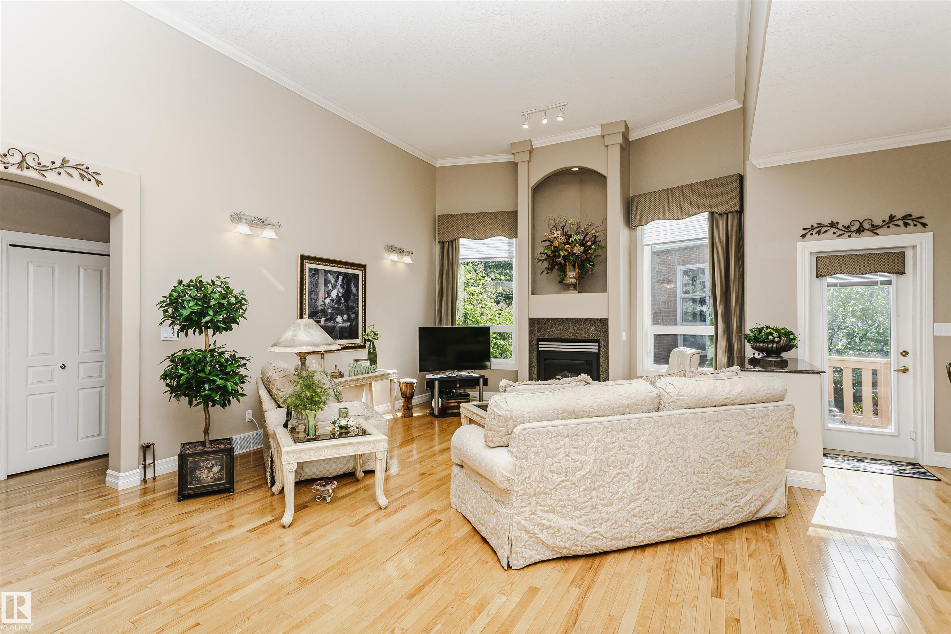 Photo 8 at 116 Darlington Crescent NW, Donsdale, Edmonton