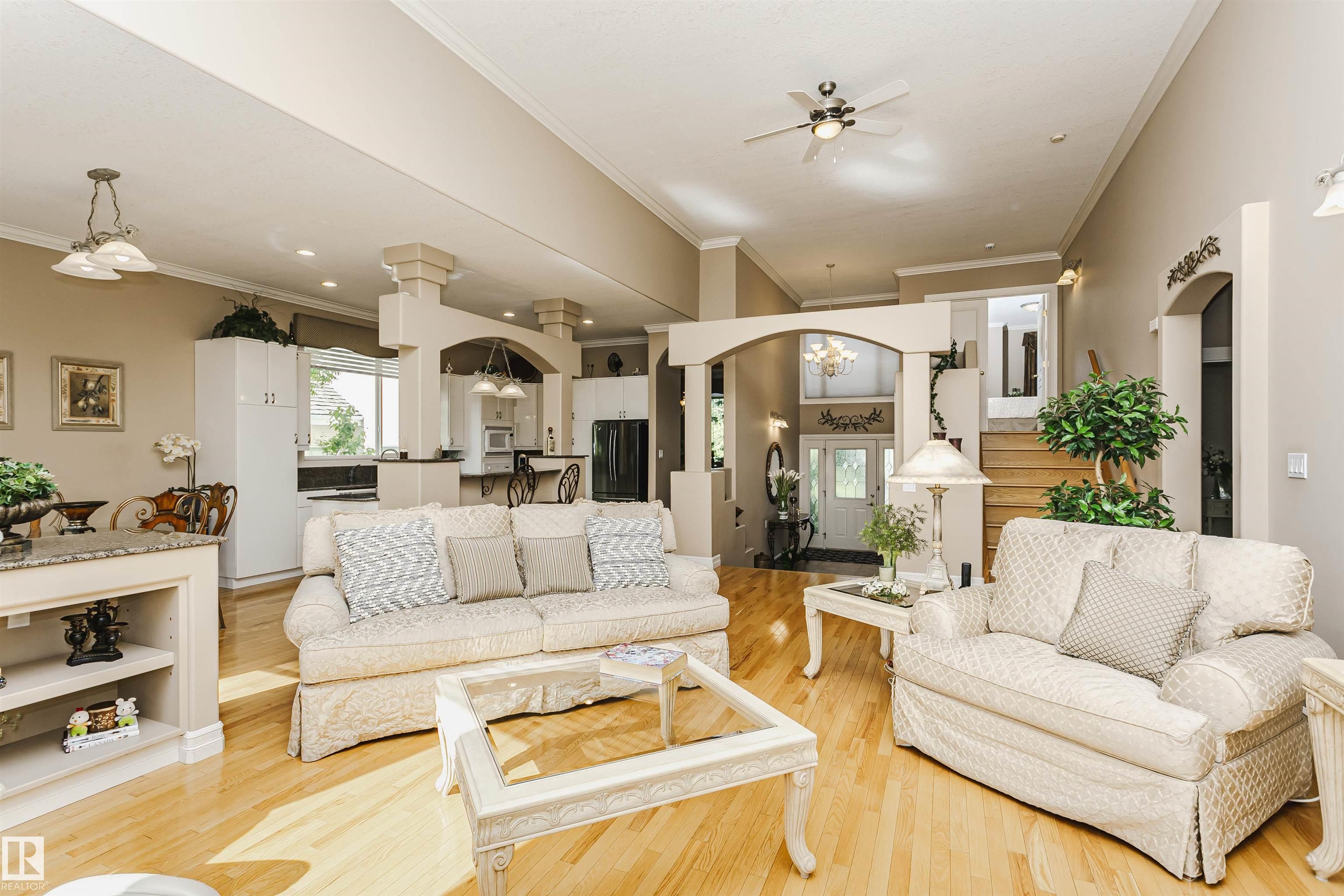 Photo 10 at 116 Darlington Crescent NW, Donsdale, Edmonton