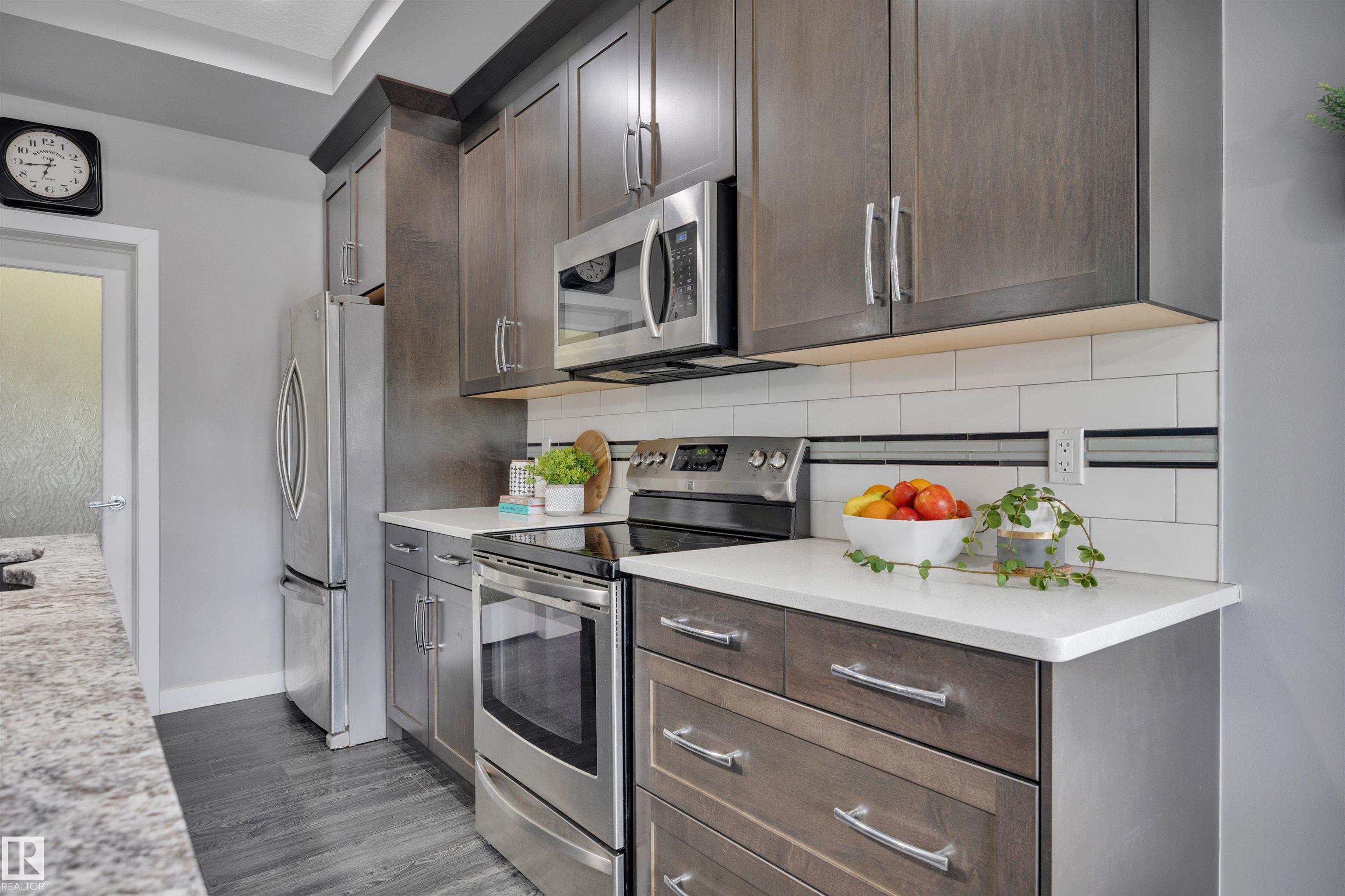 Photo 12 at 98 Sandalwood Place, Suntree, Leduc