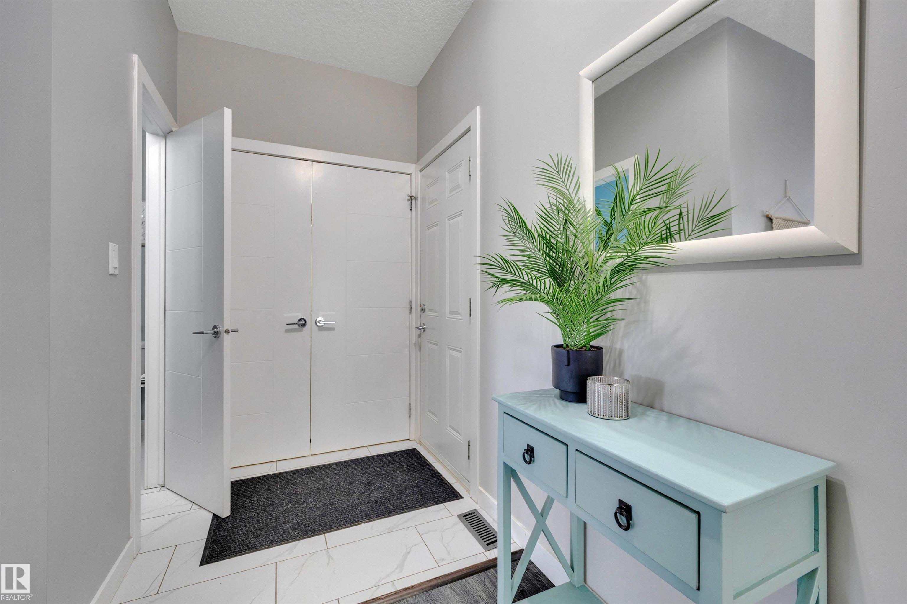 Photo 19 at 98 Sandalwood Place, Suntree, Leduc