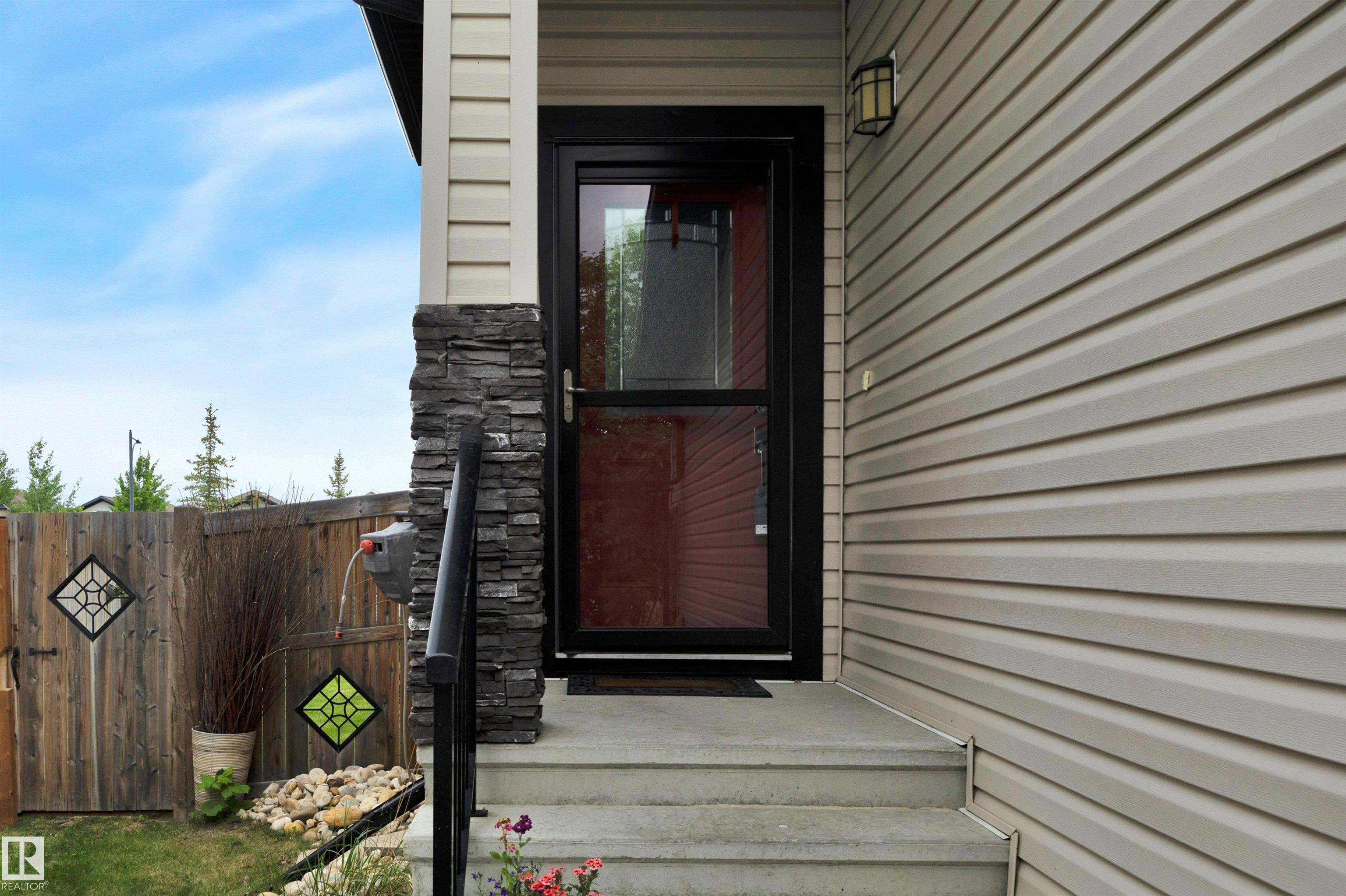 98 Sandalwood Place, Suntree, Leduc