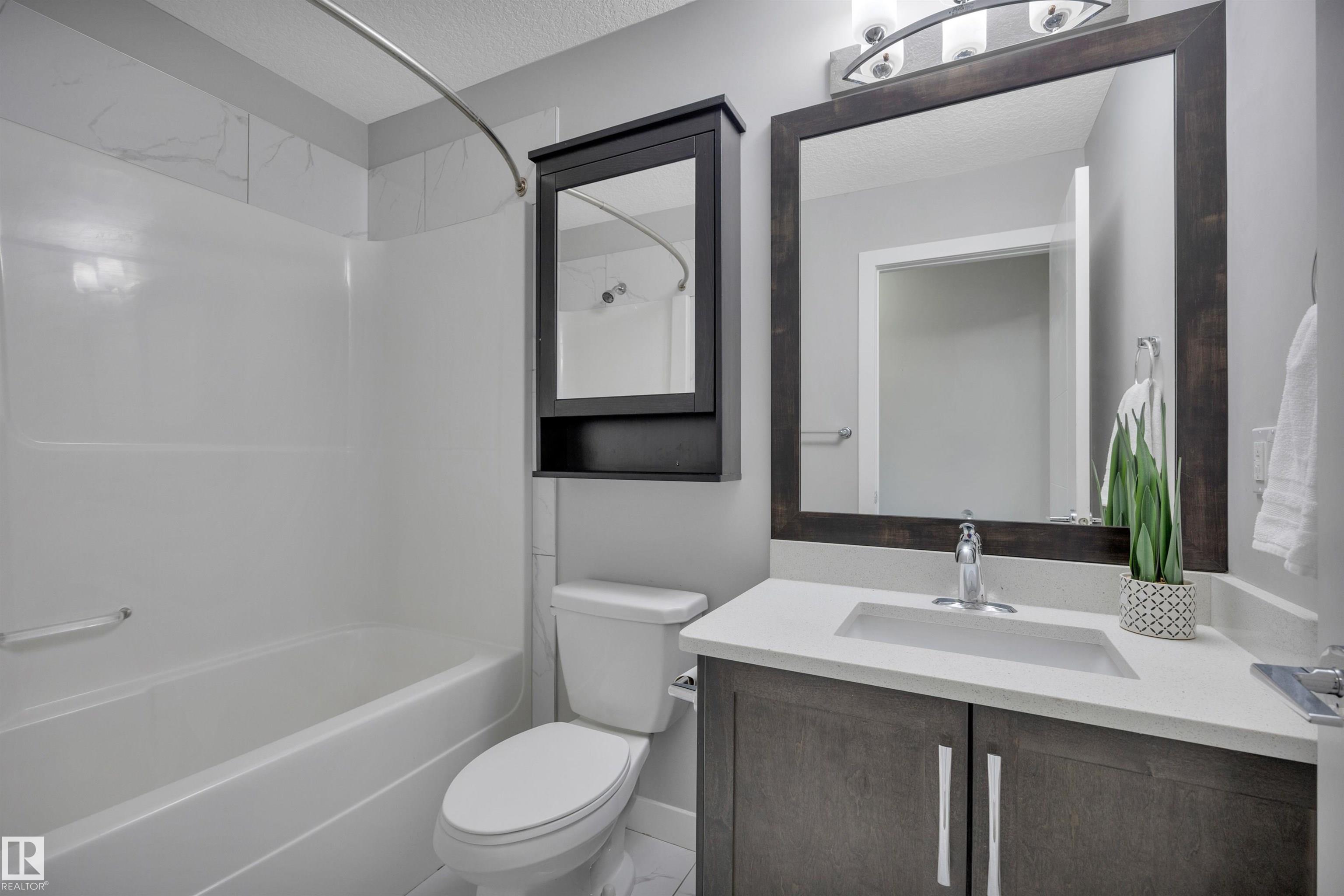 Photo 35 at 98 Sandalwood Place, Suntree, Leduc