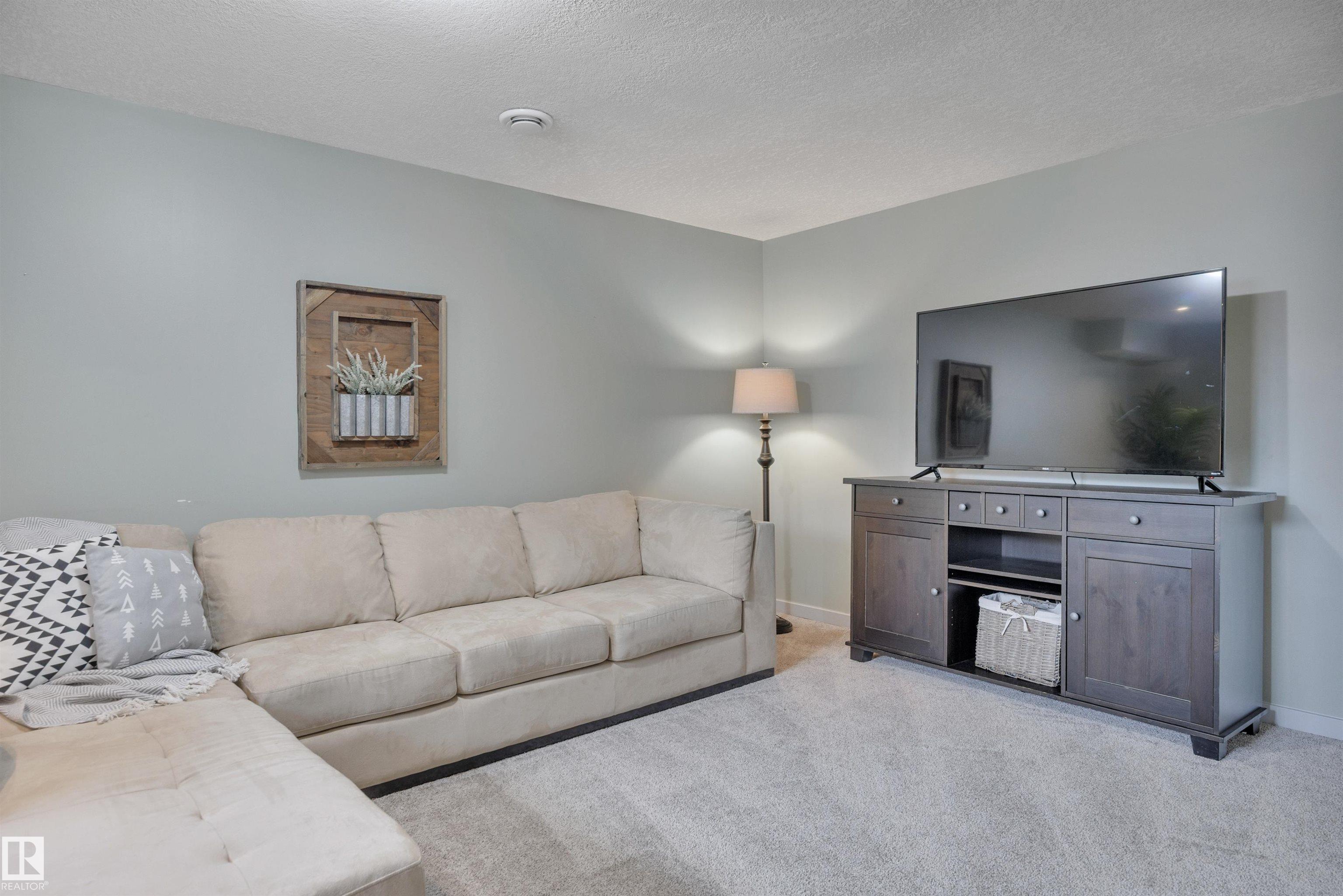 Photo 38 at 98 Sandalwood Place, Suntree, Leduc