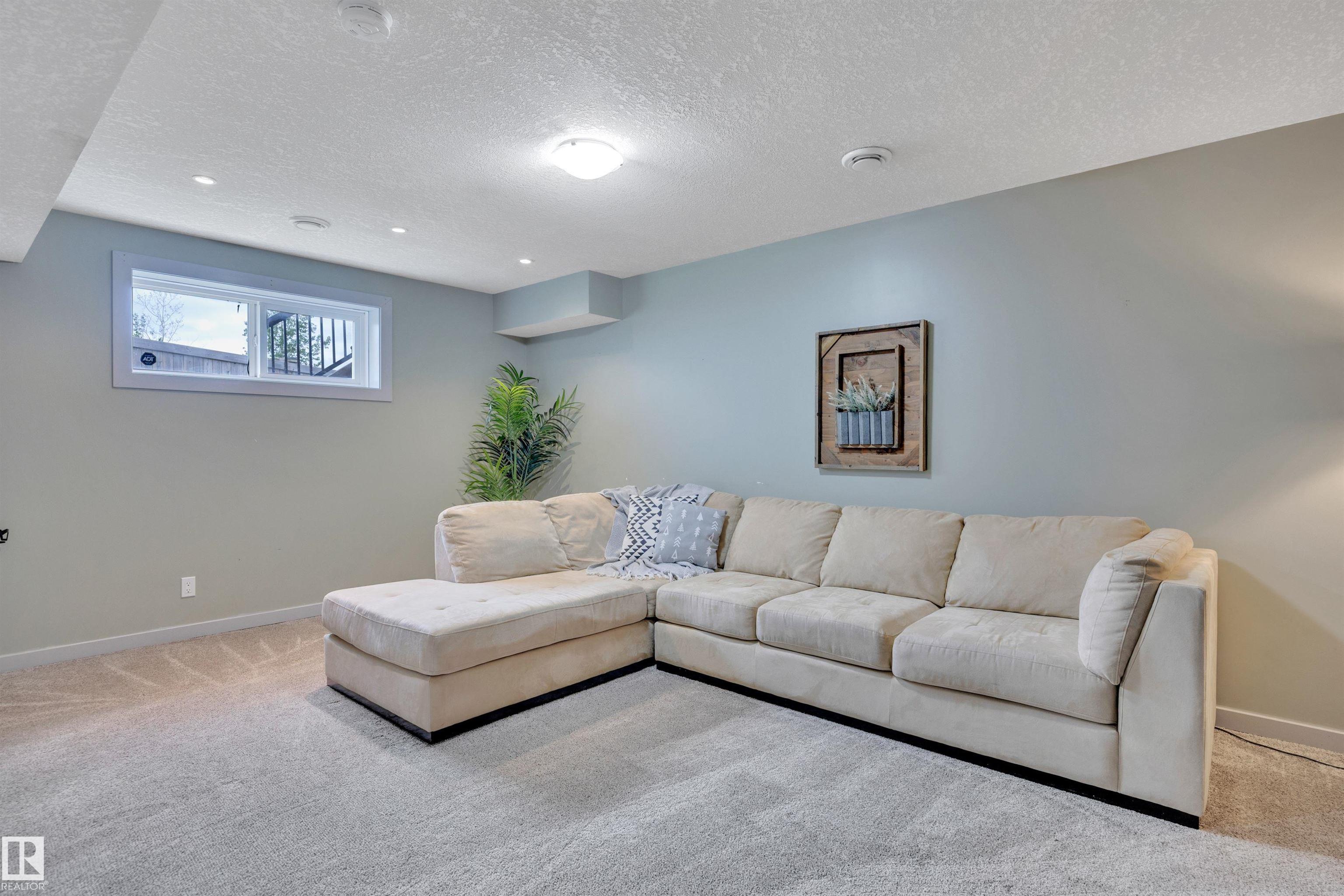 Photo 39 at 98 Sandalwood Place, Suntree, Leduc