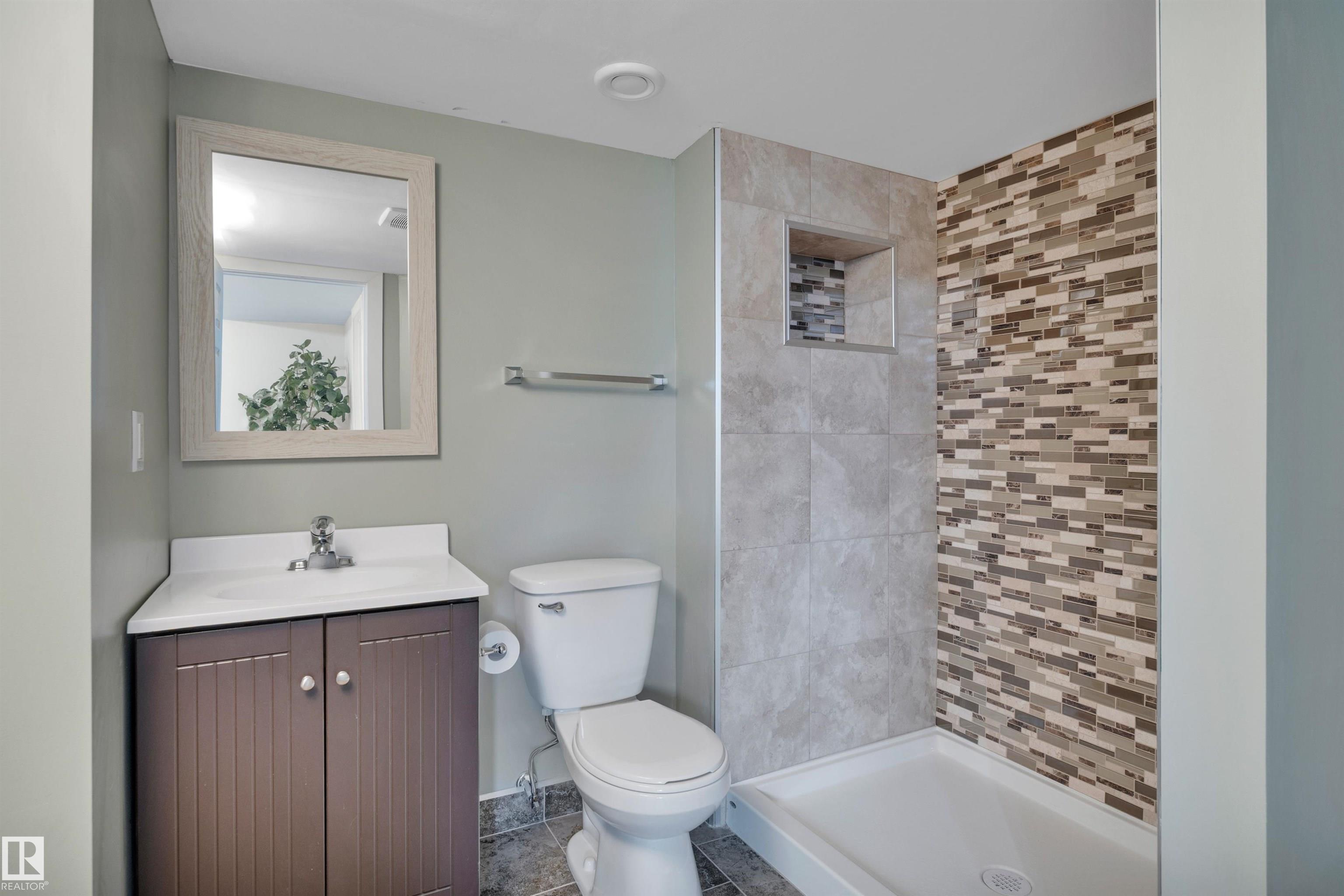 Photo 42 at 98 Sandalwood Place, Suntree, Leduc
