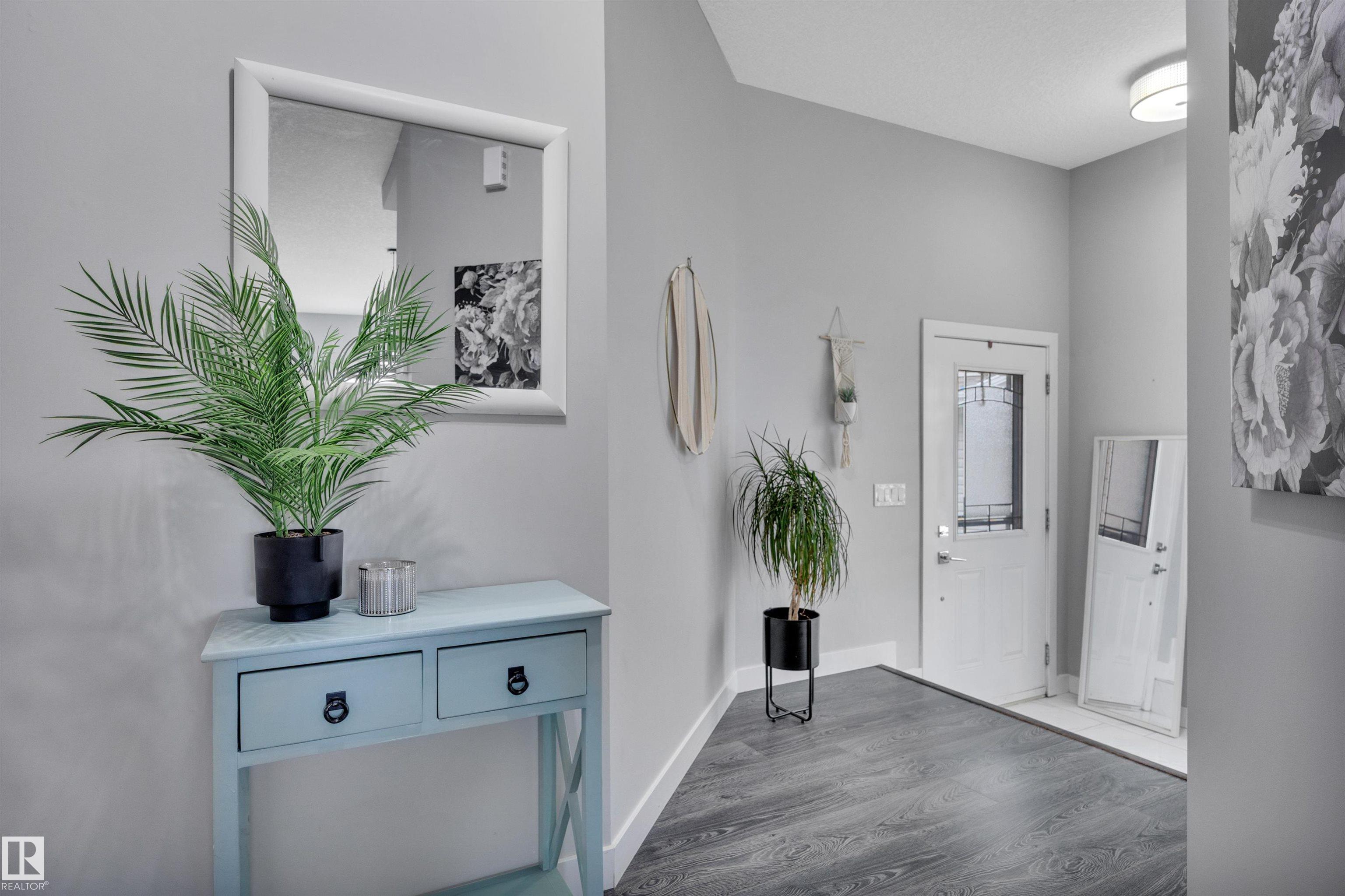 Photo 7 at 98 Sandalwood Place, Suntree, Leduc