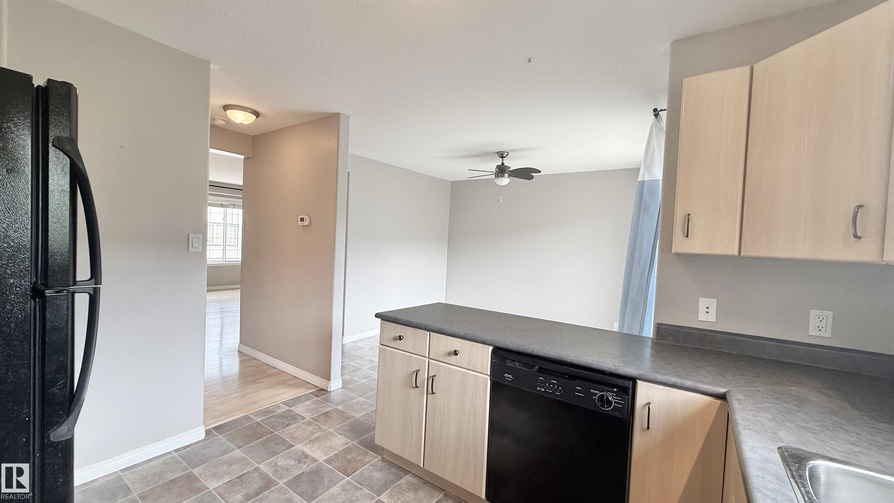 Photo 12 at 9 - 225 Blackburn Drive E SW, Blackburne, Edmonton